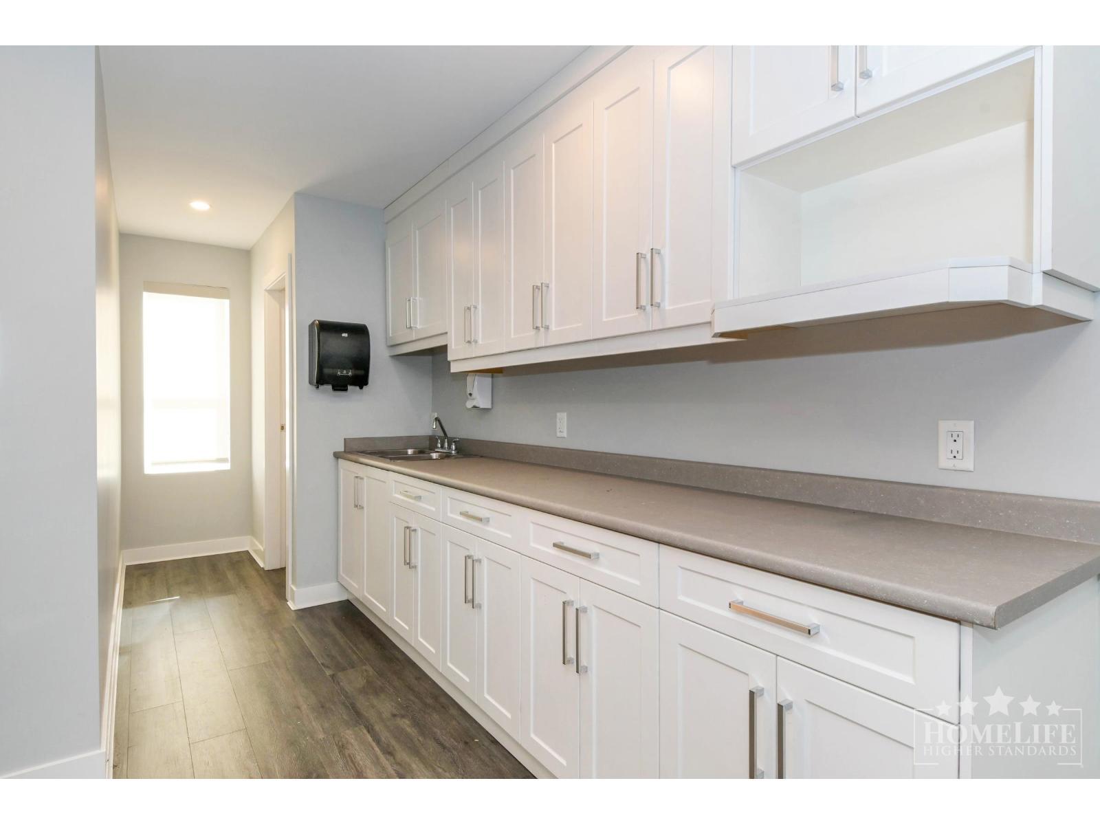 












1 17537 56 AVENUE

,
Surrey,




British Columbia
V3S1C4

