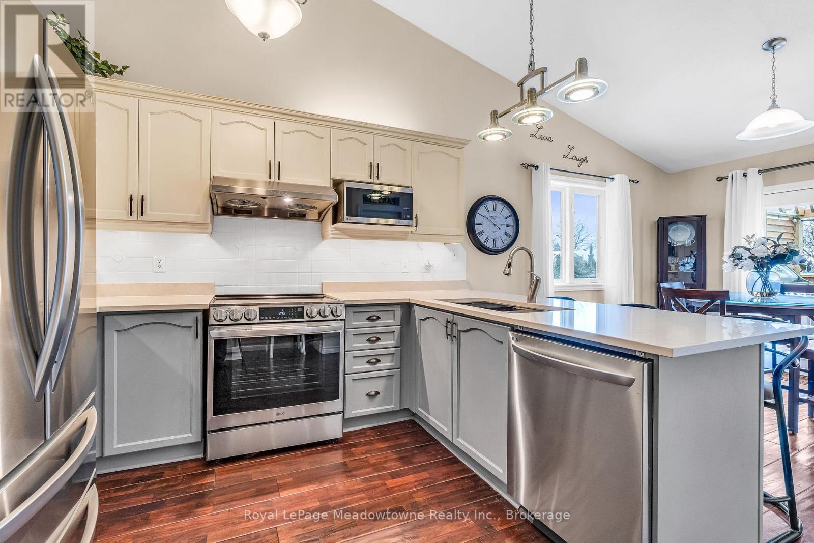 












14 ATTO DRIVE

,
Guelph (Victoria North),




Ontario
N1E0E4

