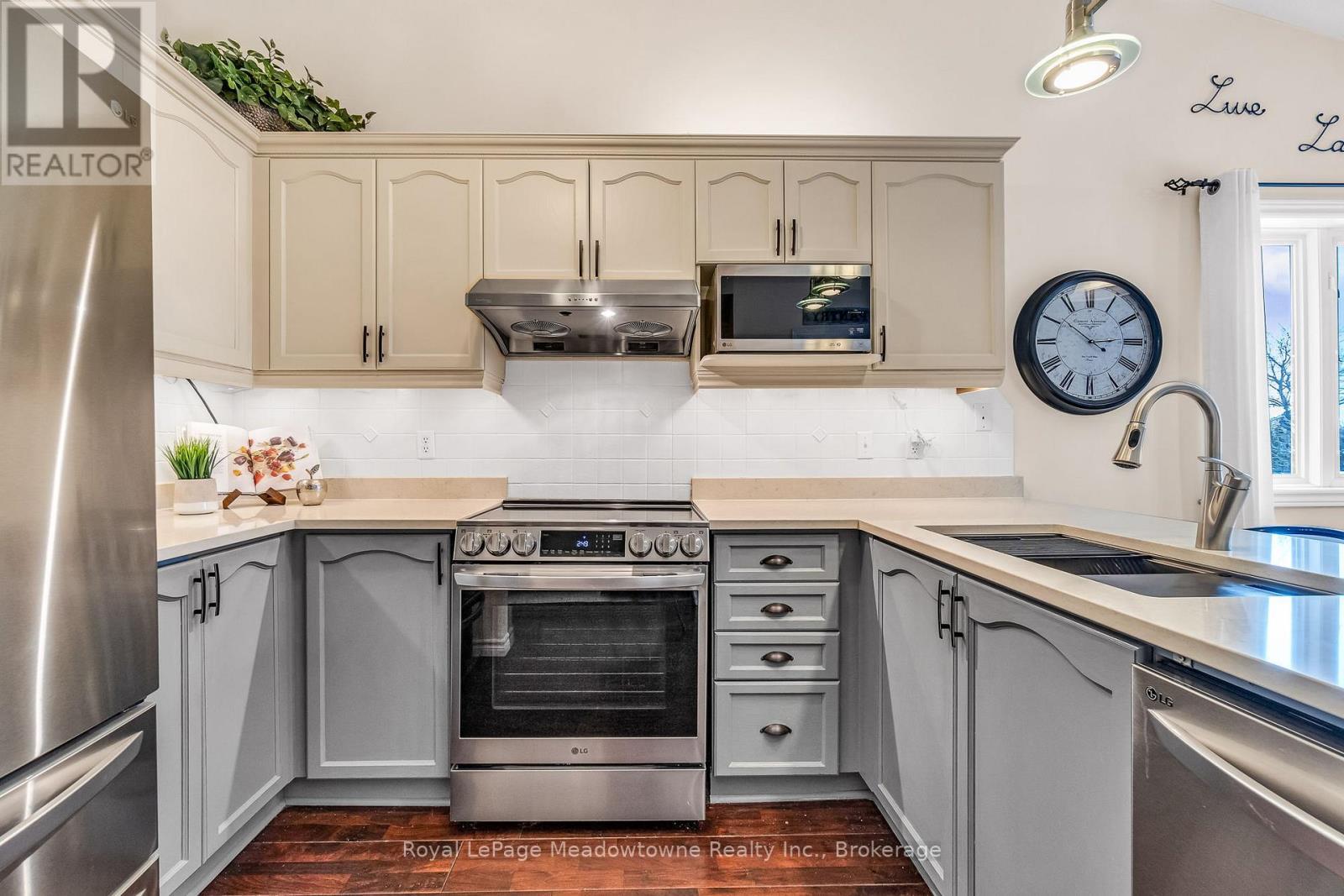 












14 ATTO DRIVE

,
Guelph (Victoria North),




Ontario
N1E0E4

