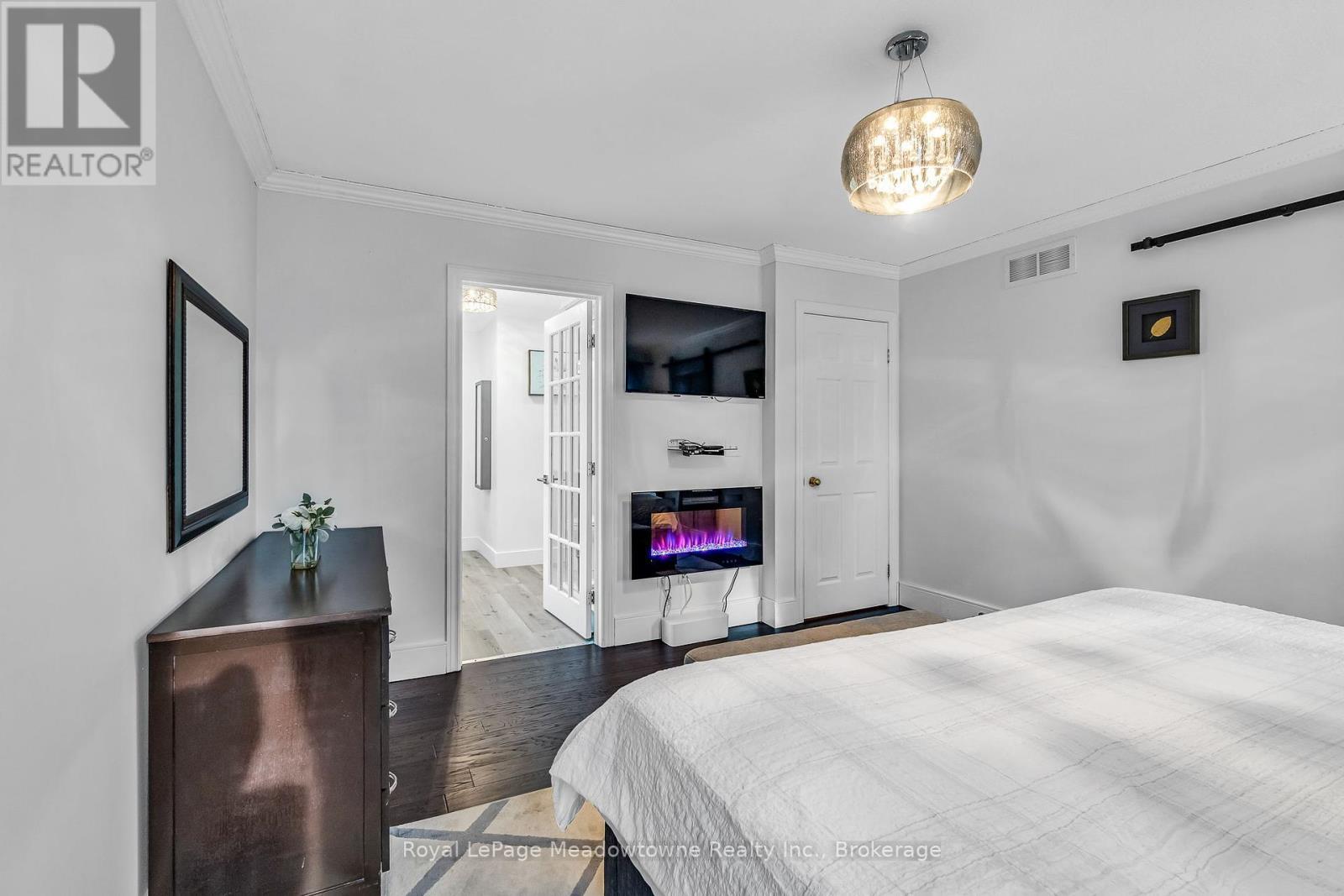 












14 ATTO DRIVE

,
Guelph (Victoria North),




Ontario
N1E0E4

