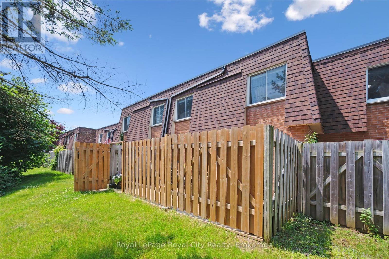 












16 - 120 COUNTRY CLUB DRIVE

,
Guelph (Victoria North),




Ontario
N1E3K7

