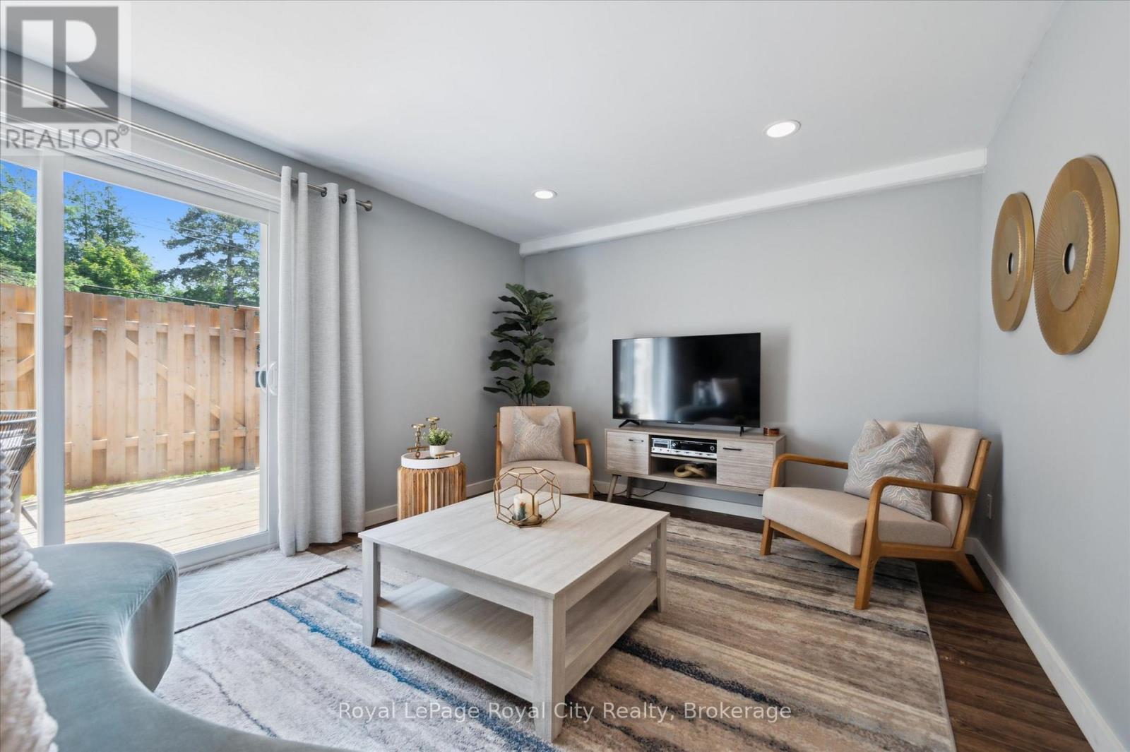 












16 - 120 COUNTRY CLUB DRIVE

,
Guelph (Victoria North),




Ontario
N1E3K7

