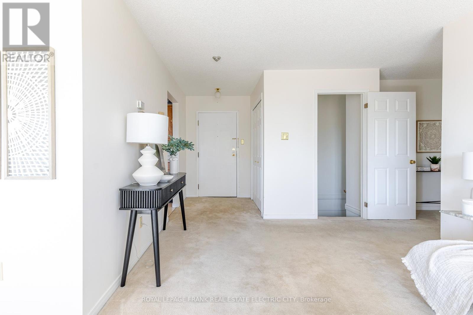 












30 - 36 CHAMPLAIN CRESCENT

,
Peterborough (Northcrest Ward 5),




Ontario
K9L1T1

