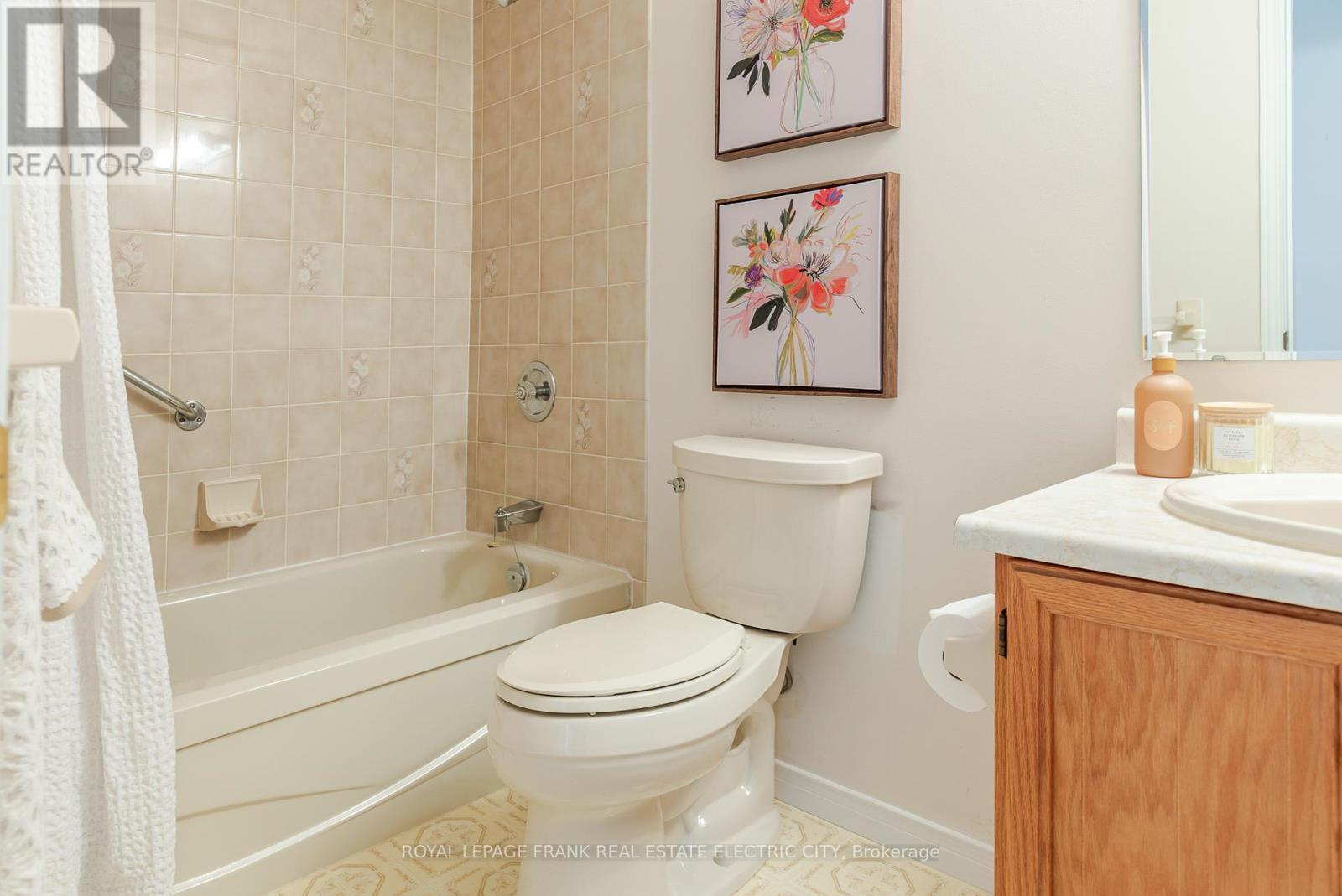 












30 - 36 CHAMPLAIN CRESCENT

,
Peterborough (Northcrest Ward 5),




Ontario
K9L1T1

