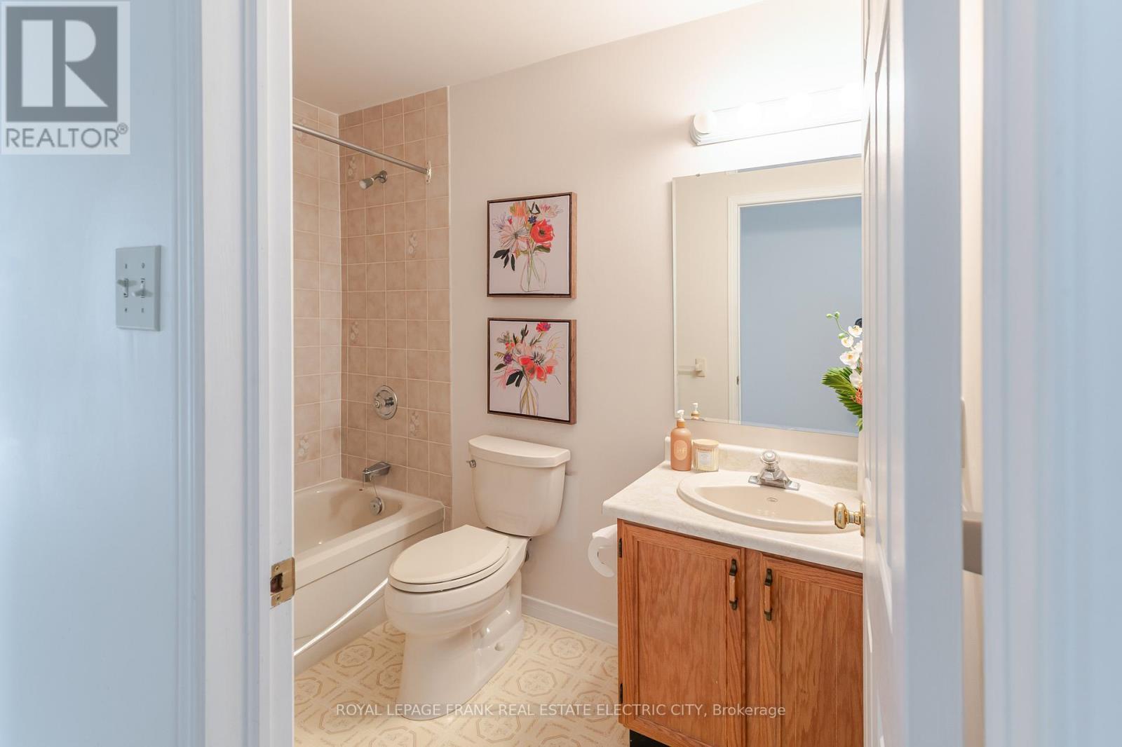 












30 - 36 CHAMPLAIN CRESCENT

,
Peterborough (Northcrest Ward 5),




Ontario
K9L1T1


