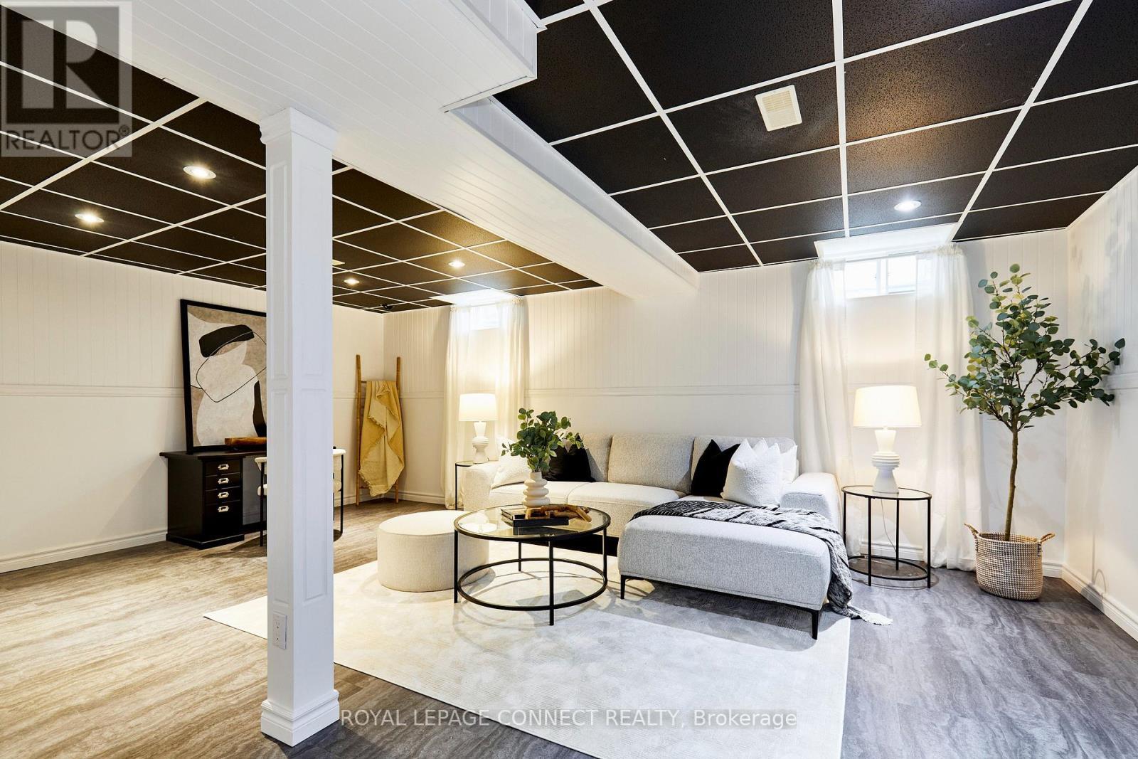 












91A WILMOT TRAIL

,
Clarington,




Ontario
L1B1B8

