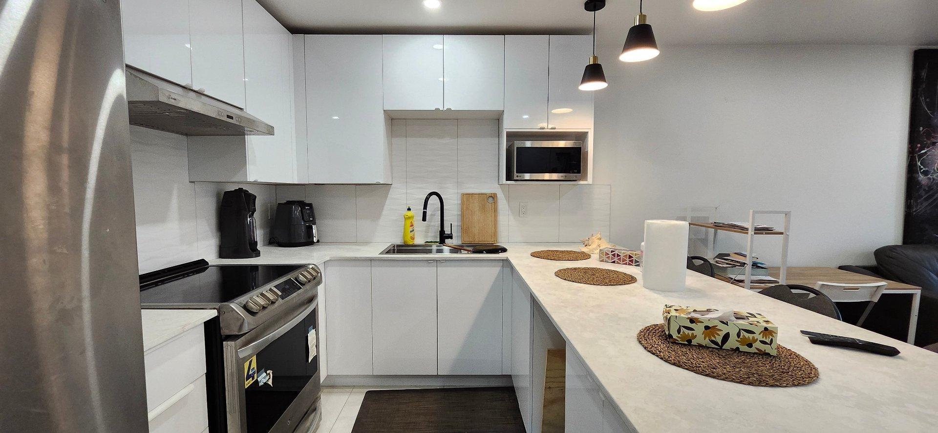 









8426


Av. Papineau

,
Montréal (Ahuntsic-Cartierville),




QC
H2M2R5

