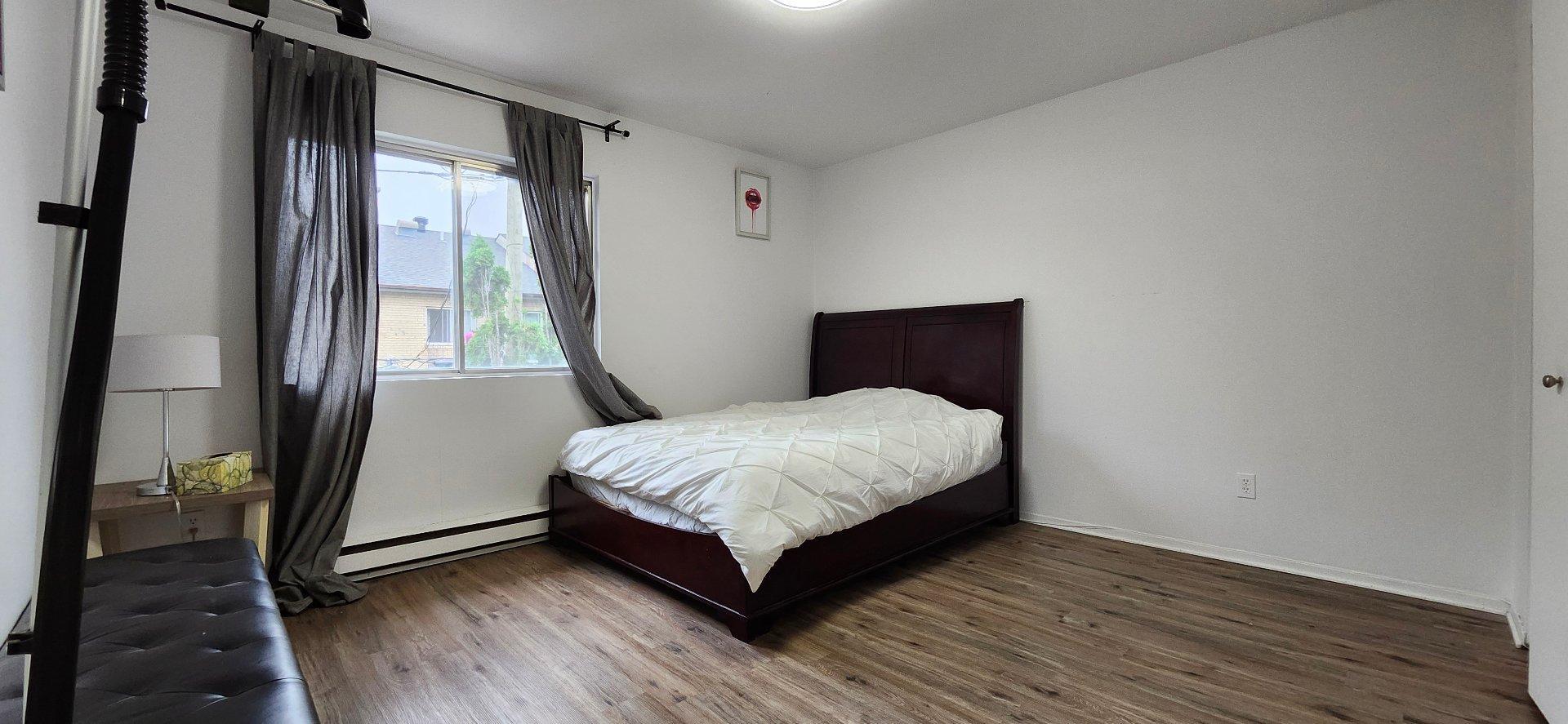 









8426


Av. Papineau

,
Montréal (Ahuntsic-Cartierville),




QC
H2M2R5

