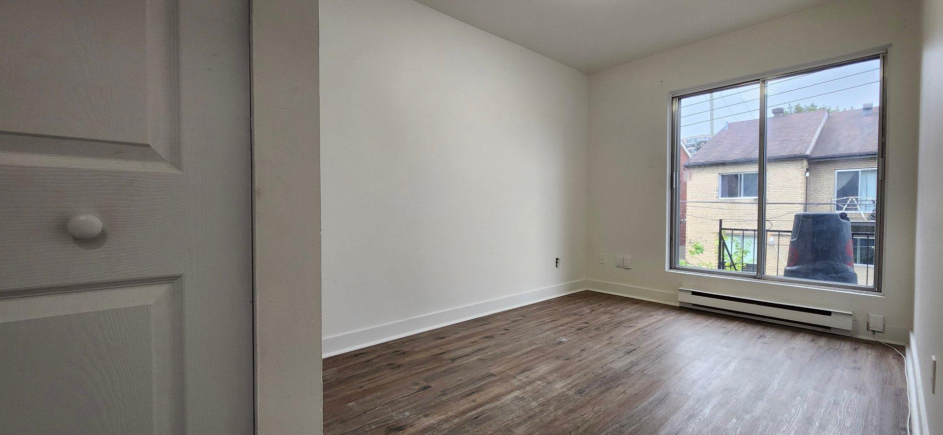 









8426


Av. Papineau

,
Montréal (Ahuntsic-Cartierville),




QC
H2M2R5

