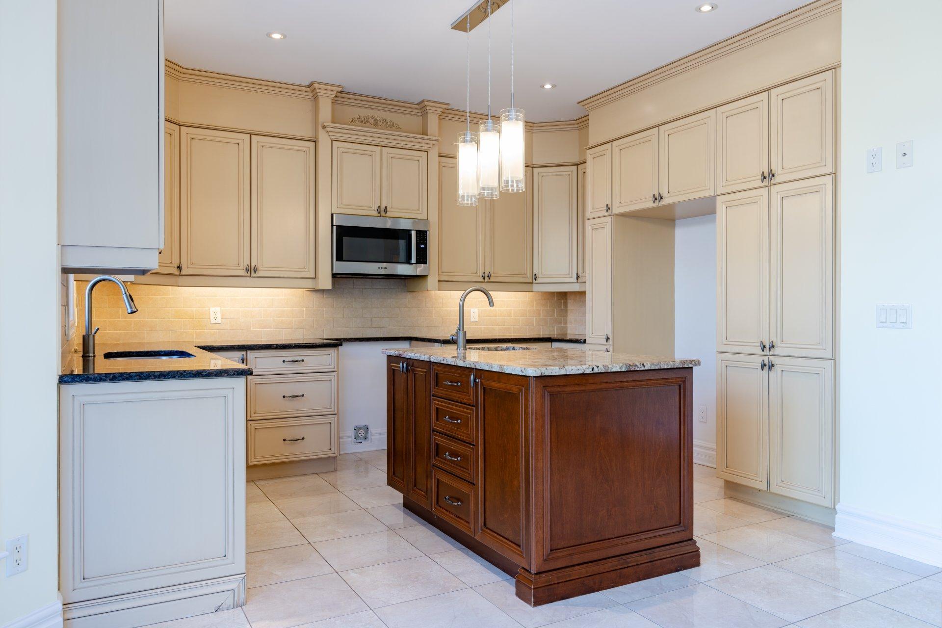 









4893


Rue du Persan

,
Montréal (Pierrefonds-Roxboro),




QC
H9K0A4

