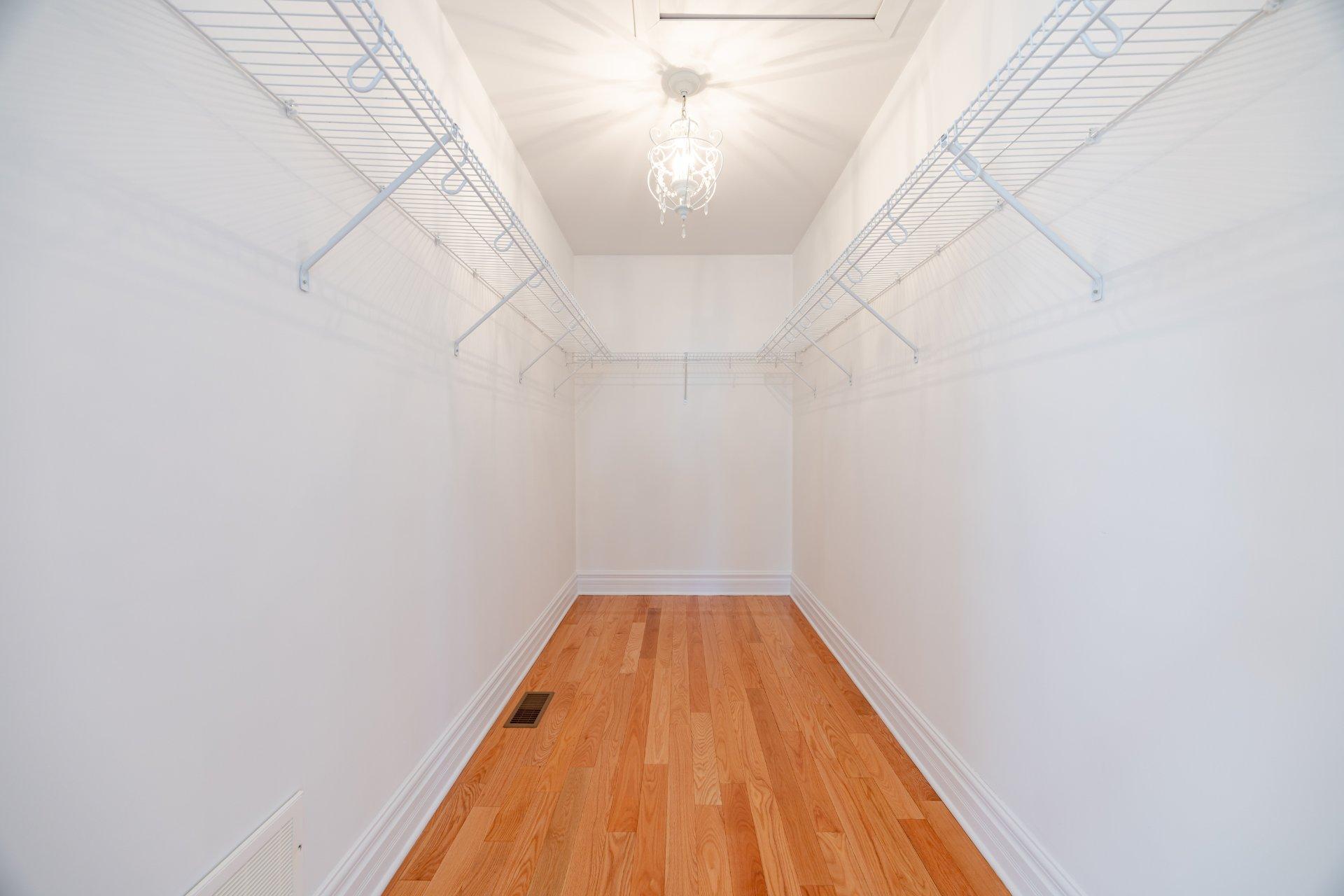 









4893


Rue du Persan

,
Montréal (Pierrefonds-Roxboro),




QC
H9K0A4


