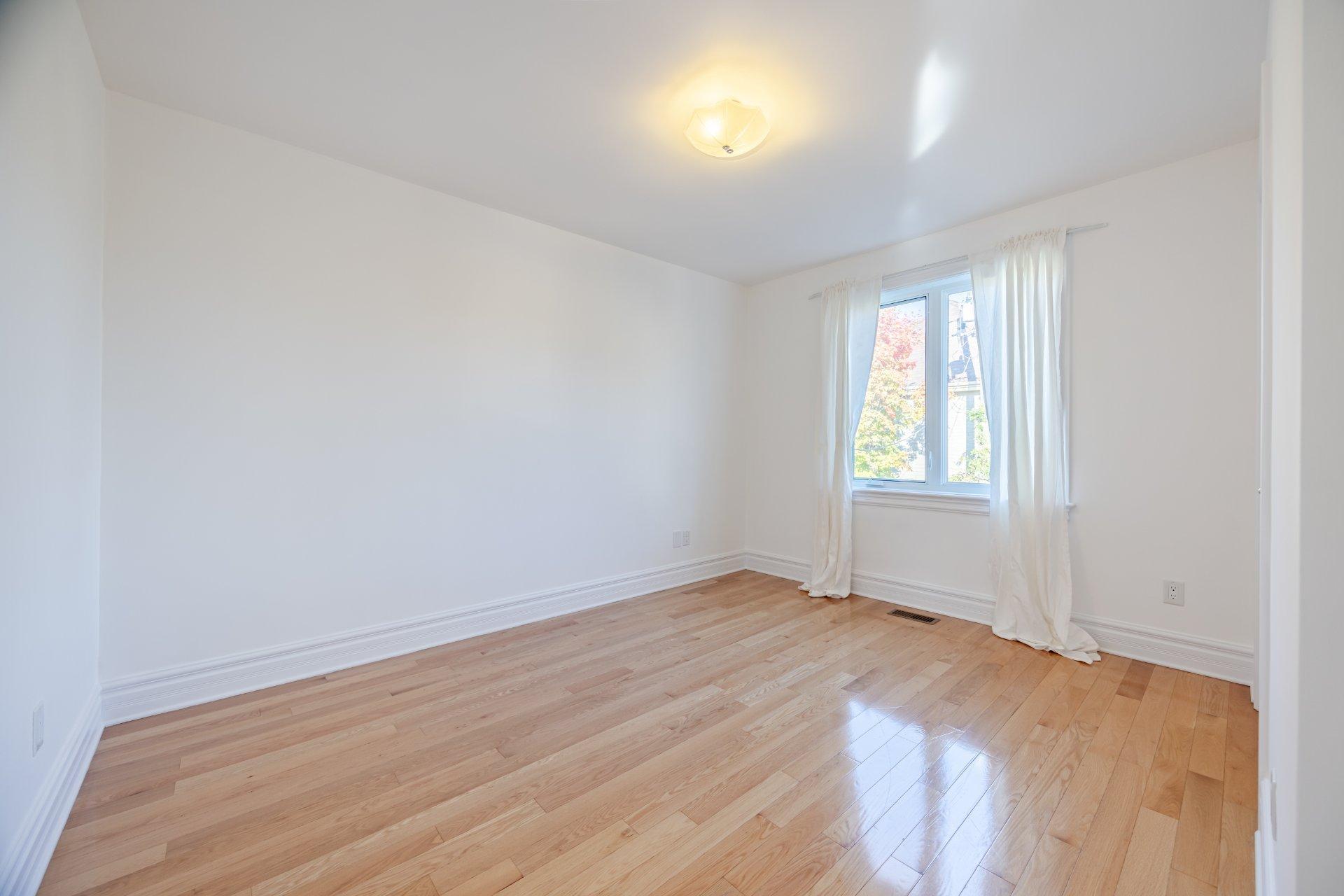 









4893


Rue du Persan

,
Montréal (Pierrefonds-Roxboro),




QC
H9K0A4

