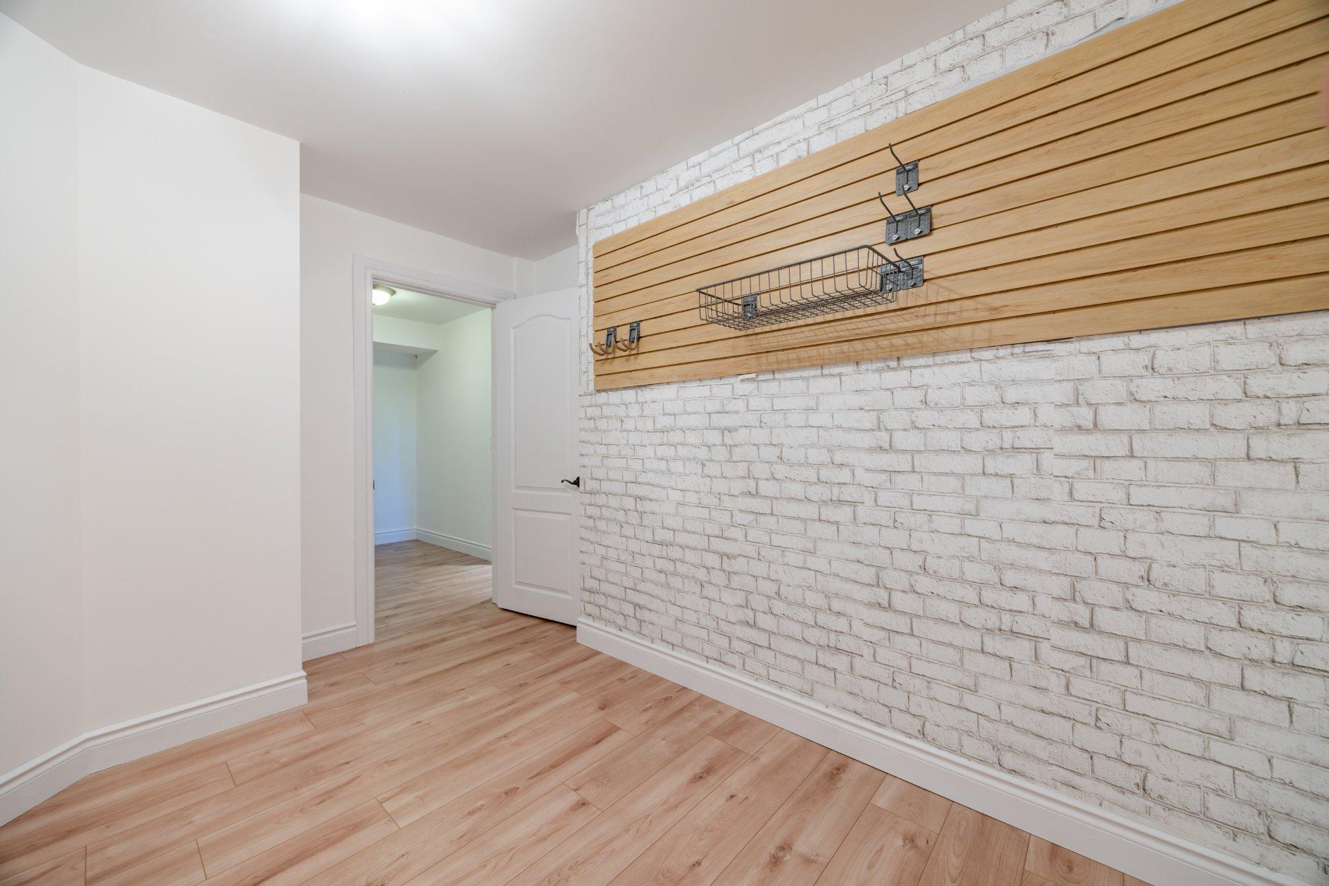 









4893


Rue du Persan

,
Montréal (Pierrefonds-Roxboro),




QC
H9K0A4

