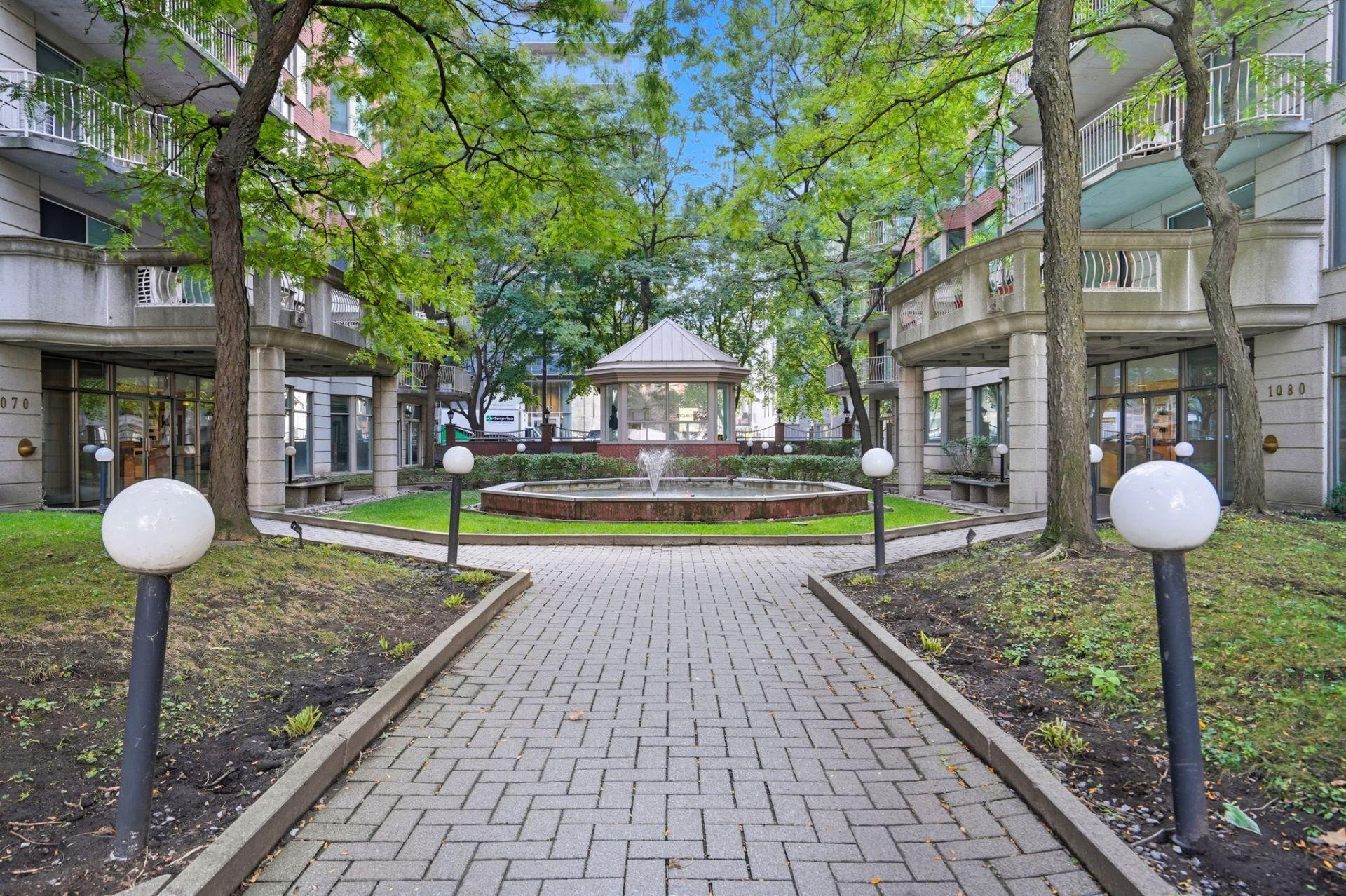 









1070


Rue St-Mathieu

, 303,
Montréal (Ville-Marie),




QC
H3H2S8

