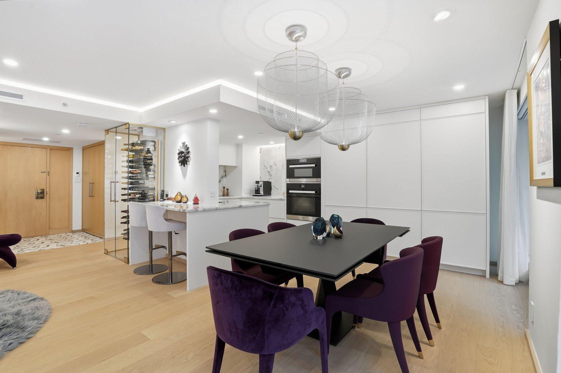 









1070


Rue St-Mathieu

, 303,
Montréal (Ville-Marie),




QC
H3H2S8

