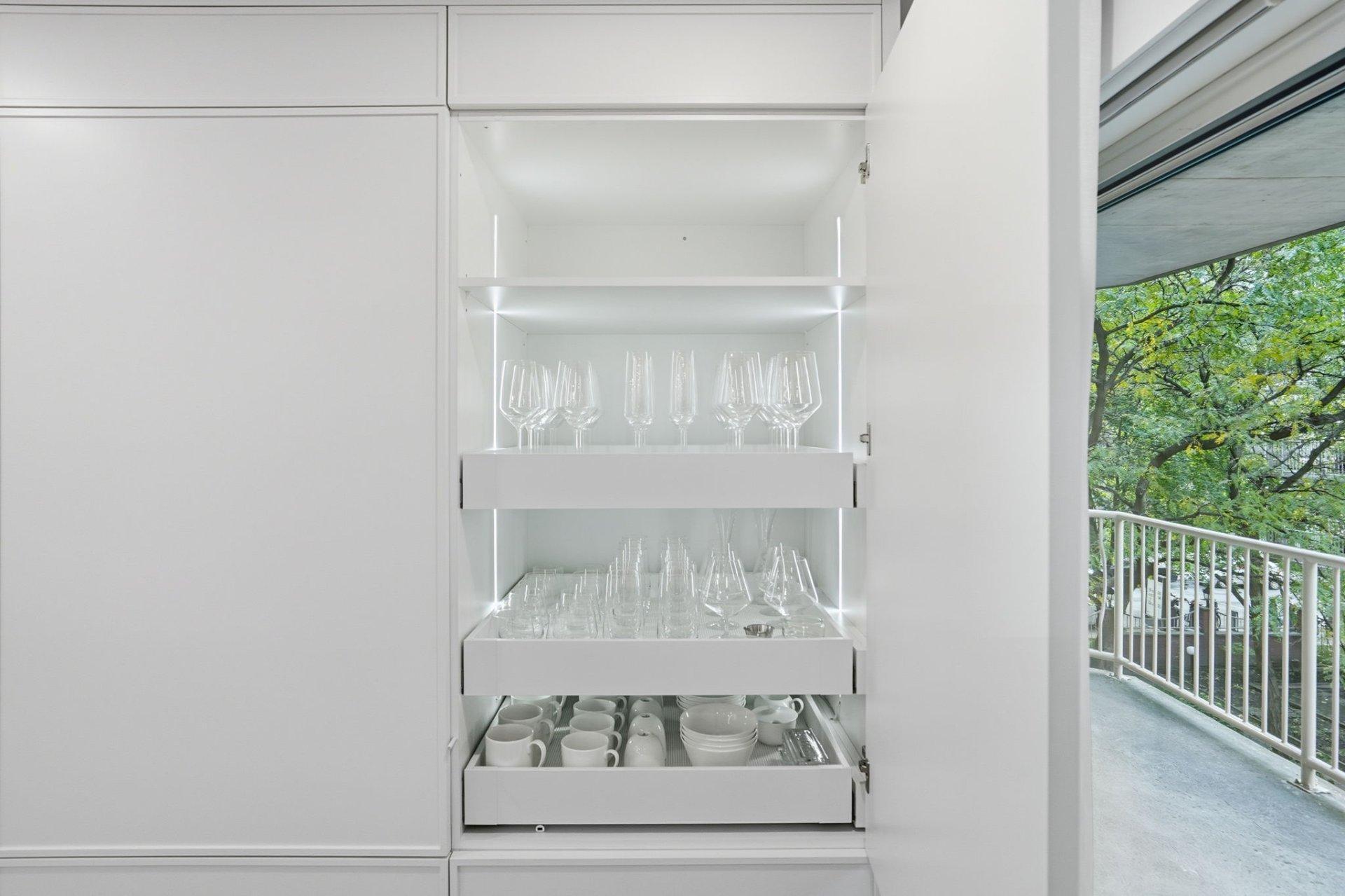 









1070


Rue St-Mathieu

, 303,
Montréal (Ville-Marie),




QC
H3H2S8

