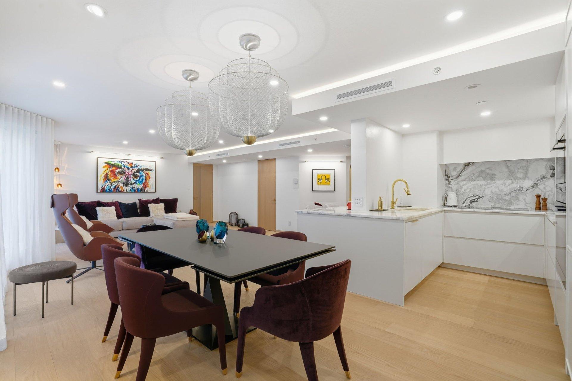 









1070


Rue St-Mathieu

, 303,
Montréal (Ville-Marie),




QC
H3H2S8

