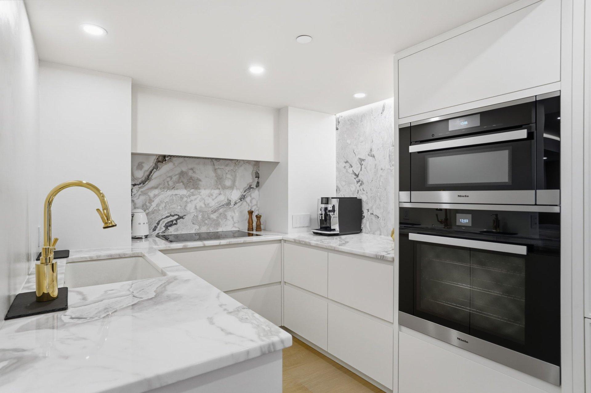 









1070


Rue St-Mathieu

, 303,
Montréal (Ville-Marie),




QC
H3H2S8

