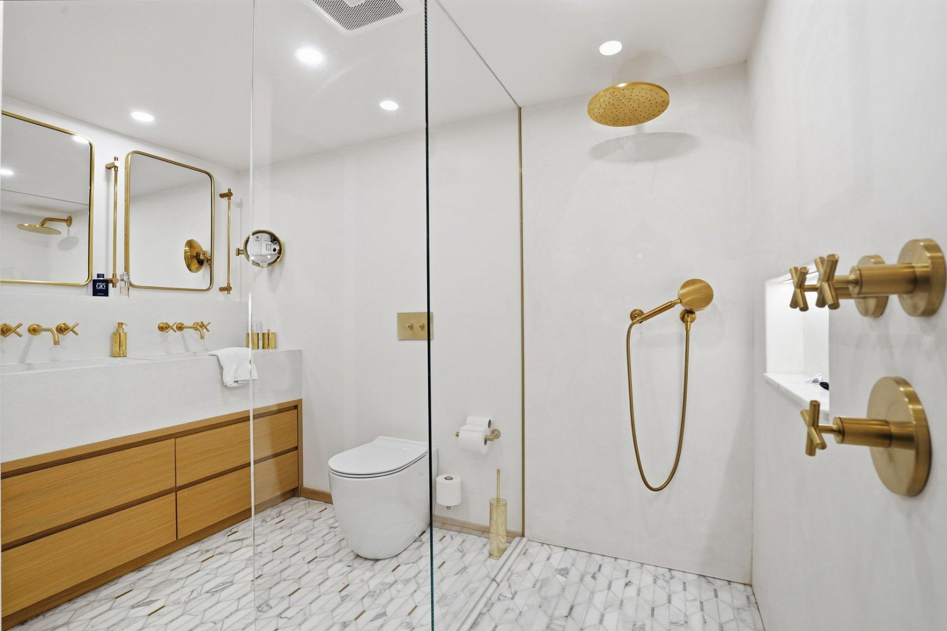









1070


Rue St-Mathieu

, 303,
Montréal (Ville-Marie),




QC
H3H2S8


