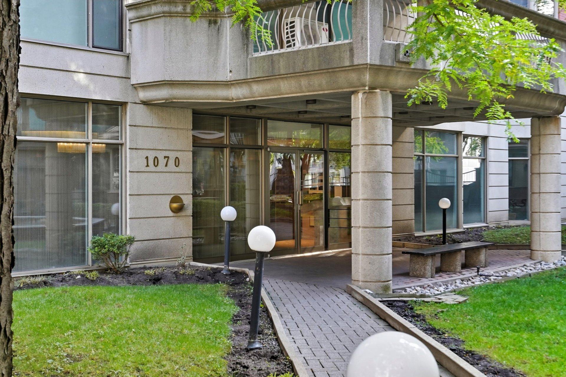 









1070


Rue St-Mathieu

, 303,
Montréal (Ville-Marie),




QC
H3H2S8

