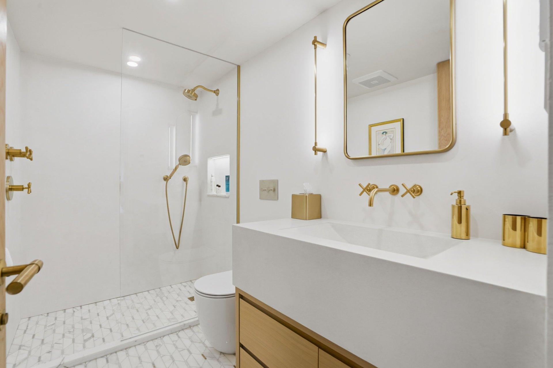 









1070


Rue St-Mathieu

, 303,
Montréal (Ville-Marie),




QC
H3H2S8


