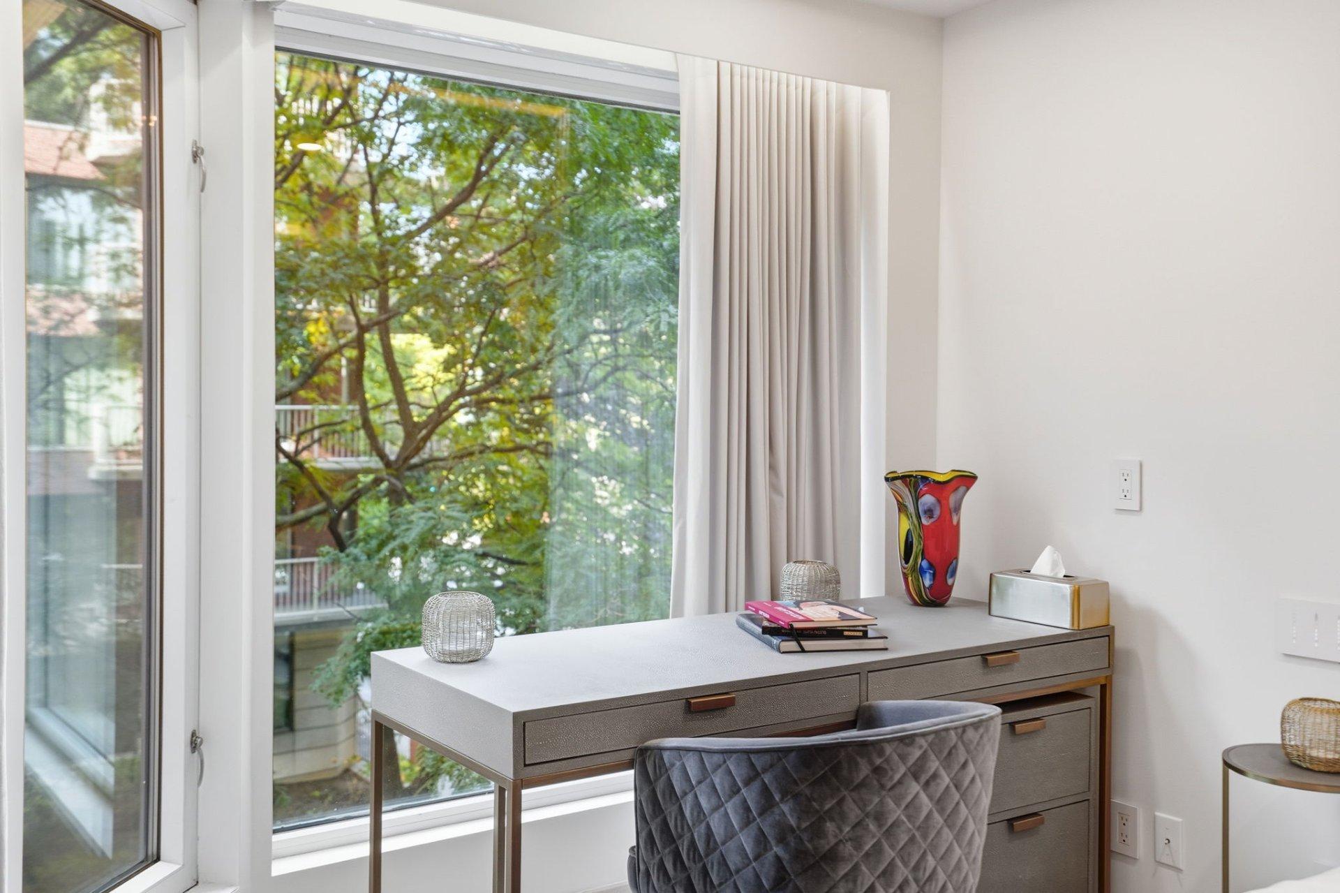 









1070


Rue St-Mathieu

, 303,
Montréal (Ville-Marie),




QC
H3H2S8

