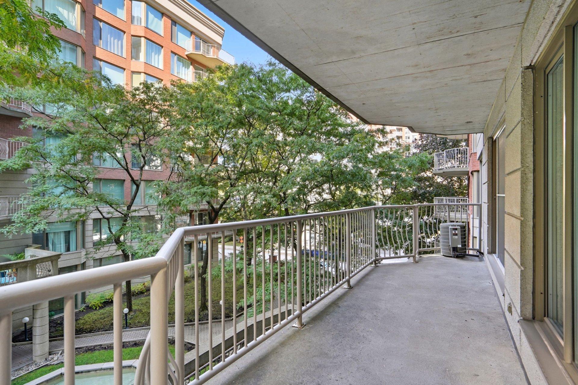 









1070


Rue St-Mathieu

, 303,
Montréal (Ville-Marie),




QC
H3H2S8

