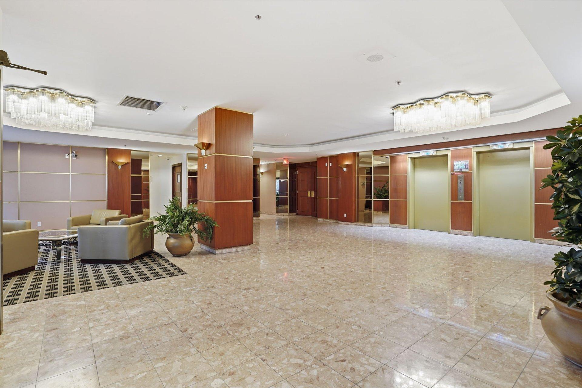 









1070


Rue St-Mathieu

, 303,
Montréal (Ville-Marie),




QC
H3H2S8

