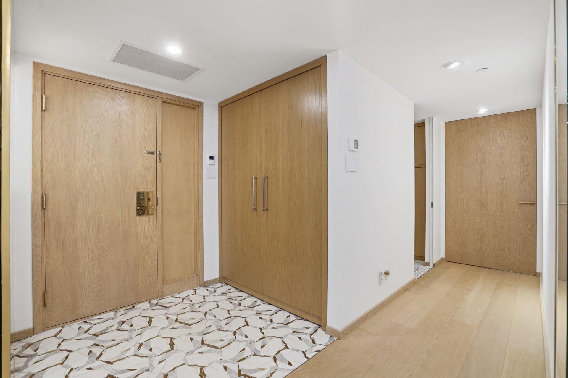 









1070


Rue St-Mathieu

, 303,
Montréal (Ville-Marie),




QC
H3H2S8

