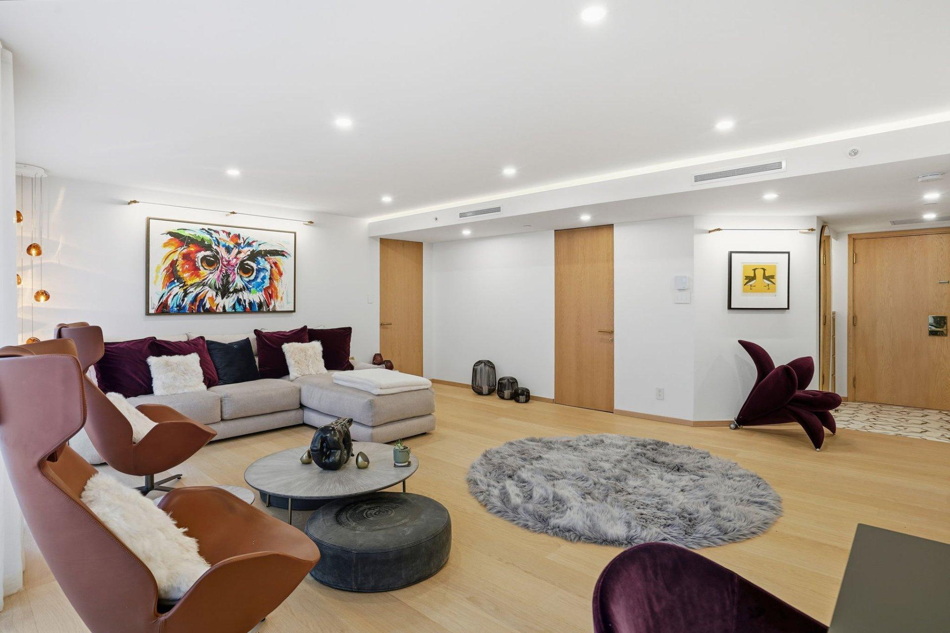 









1070


Rue St-Mathieu

, 303,
Montréal (Ville-Marie),




QC
H3H2S8

