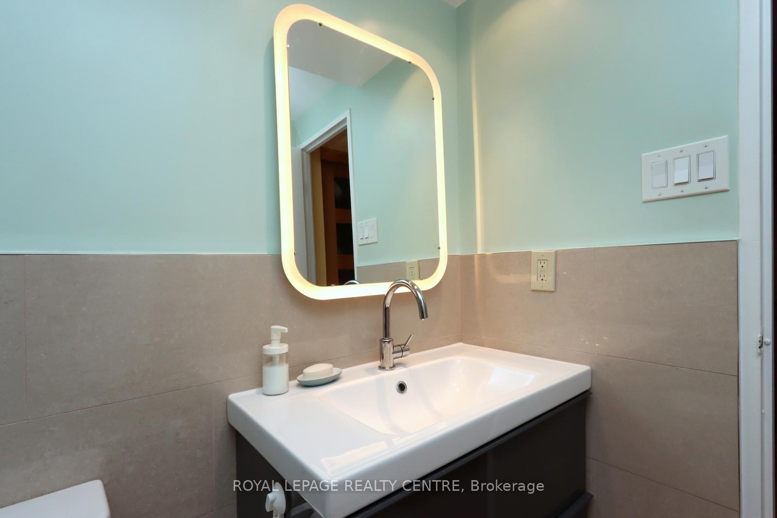 









3100


Kirwin

Avenue, 701,
Mississauga,




ON
L5A 3S6


