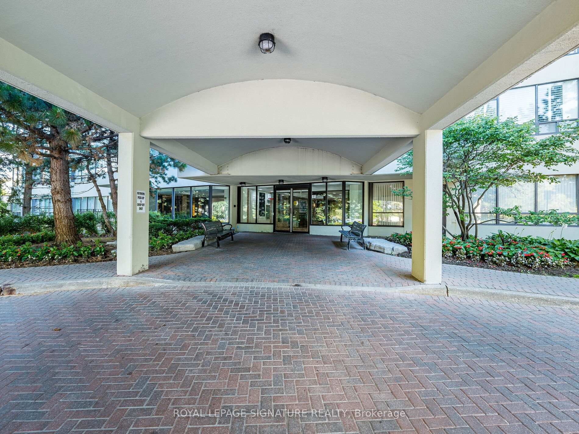 









24


Hanover

Road, 2204,
Brampton,




ON
L6S 5K8

