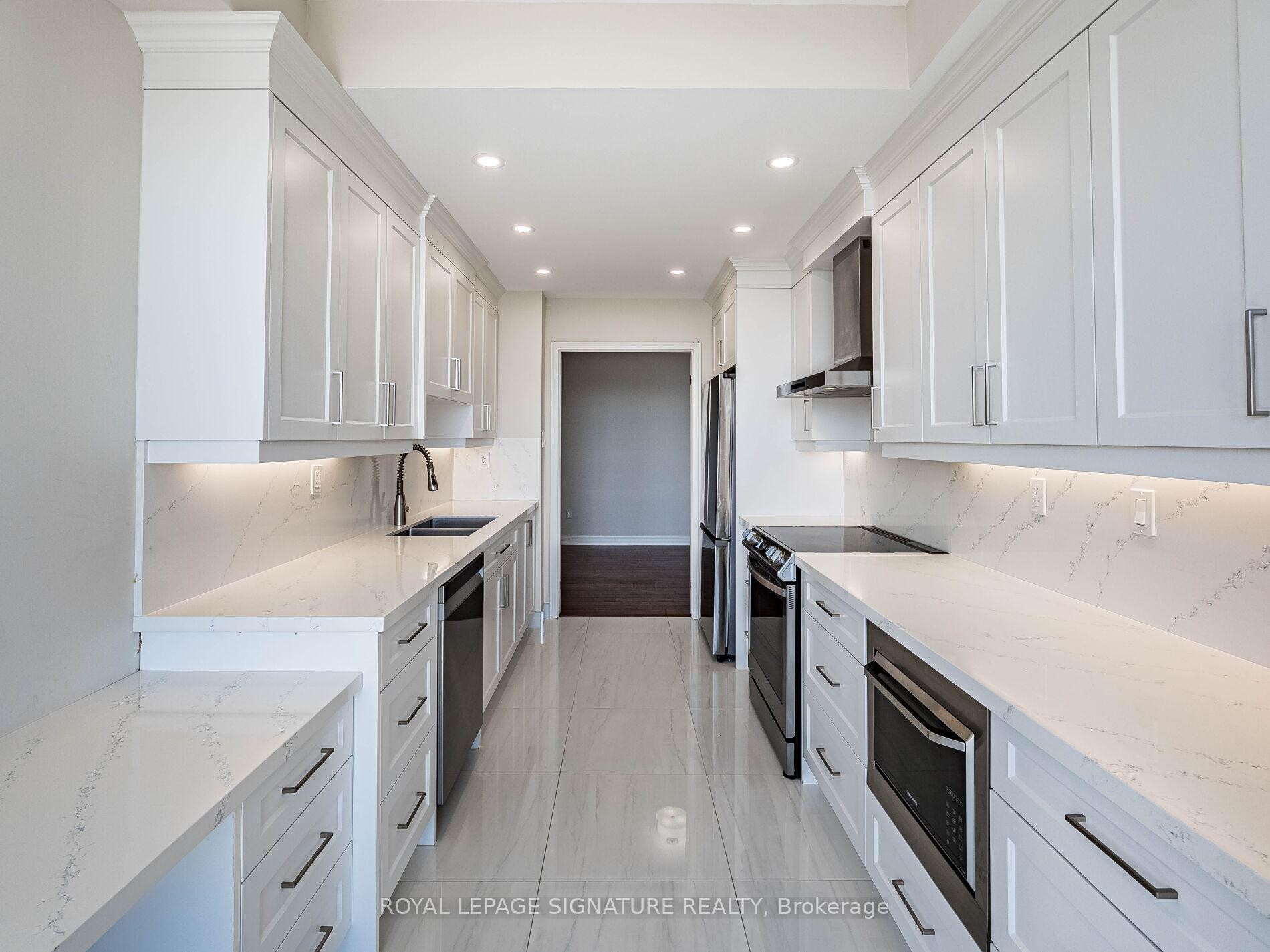 









24


Hanover

Road, 2204,
Brampton,




ON
L6S 5K8

