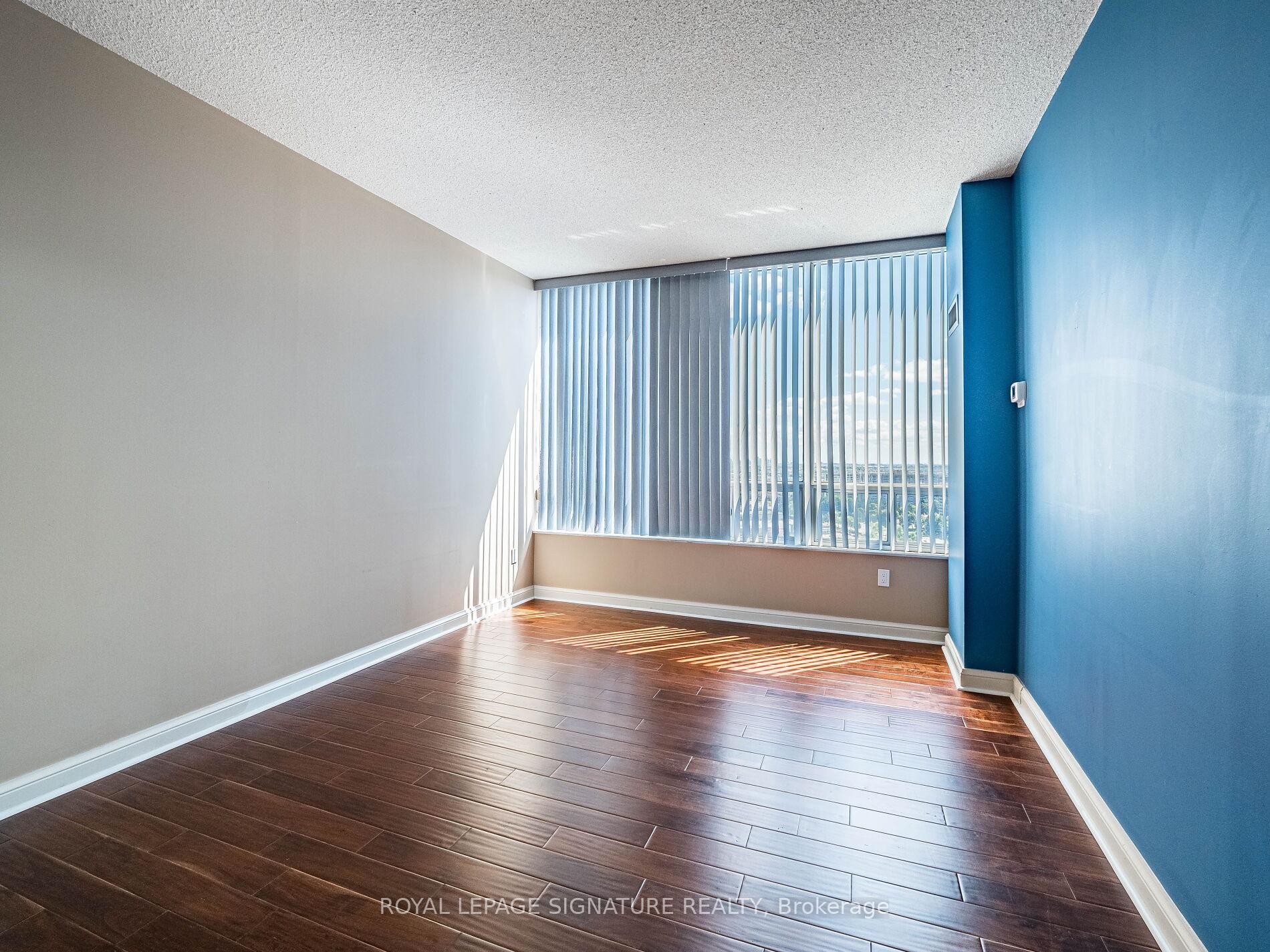 









24


Hanover

Road, 2204,
Brampton,




ON
L6S 5K8

