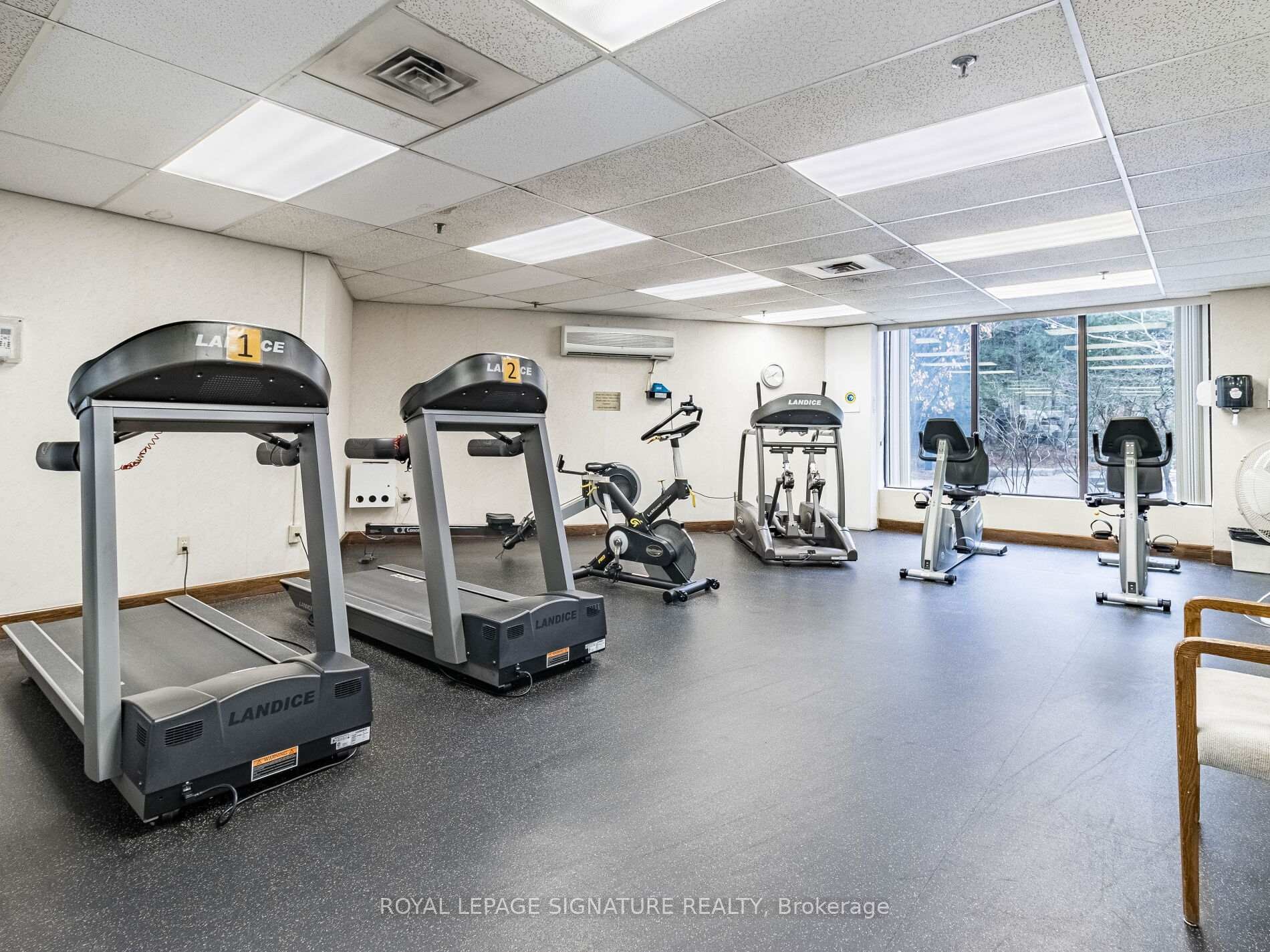 









24


Hanover

Road, 2204,
Brampton,




ON
L6S 5K8

