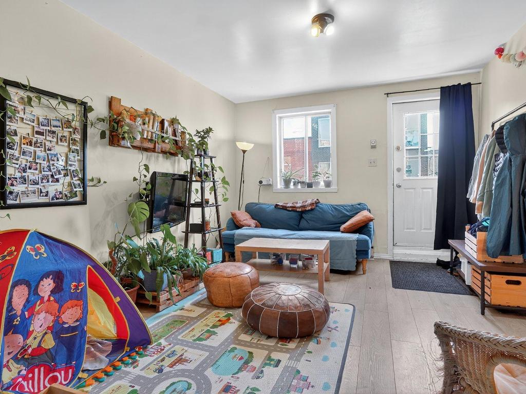 









6619

 - 6621


Rue St-André

,
Rosemont/La Petite-Patrie (Montréal),




QC
H2S2K7

