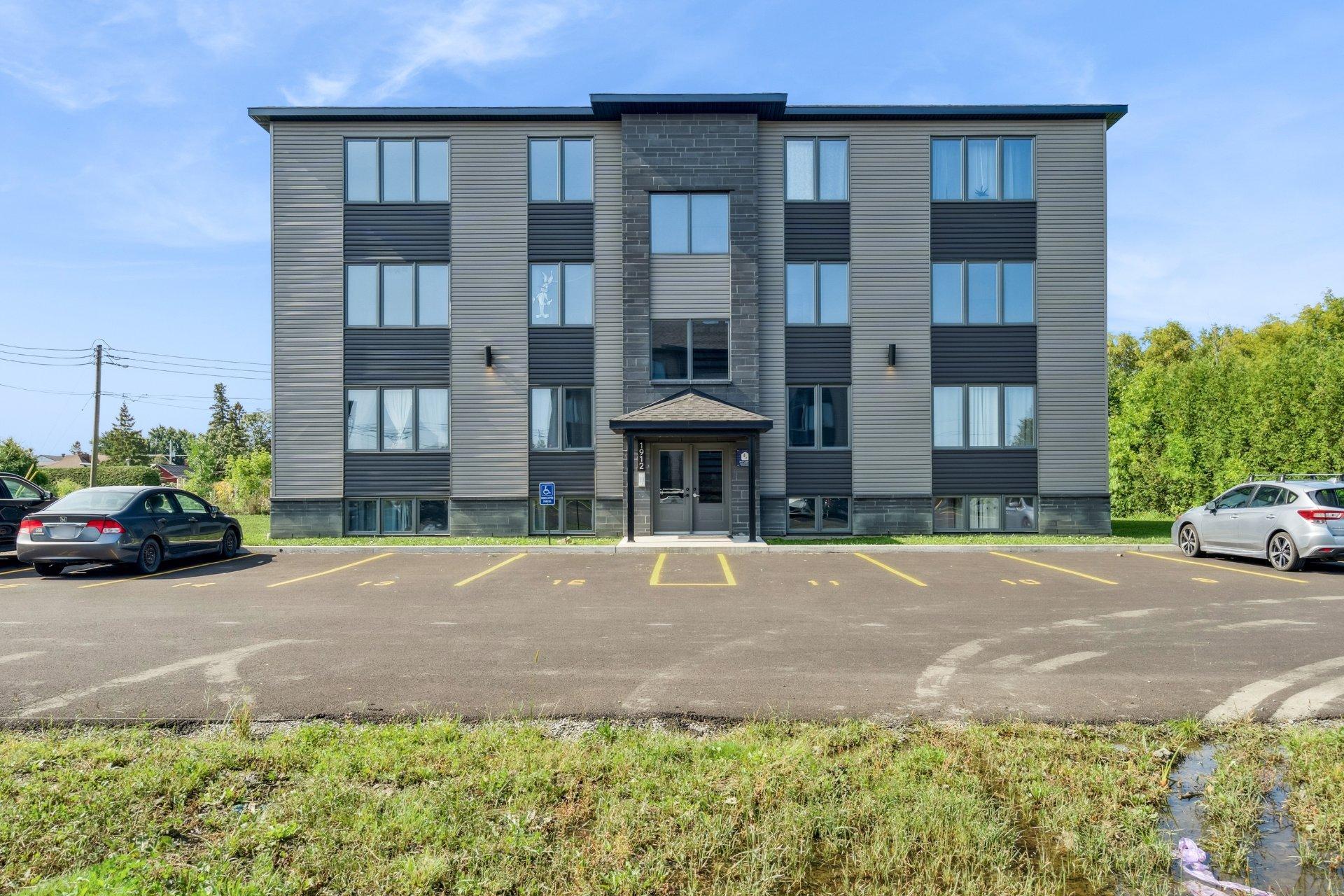 









1912


Rue Borden

, 7,
Ormstown,




QC
J0S1K0


