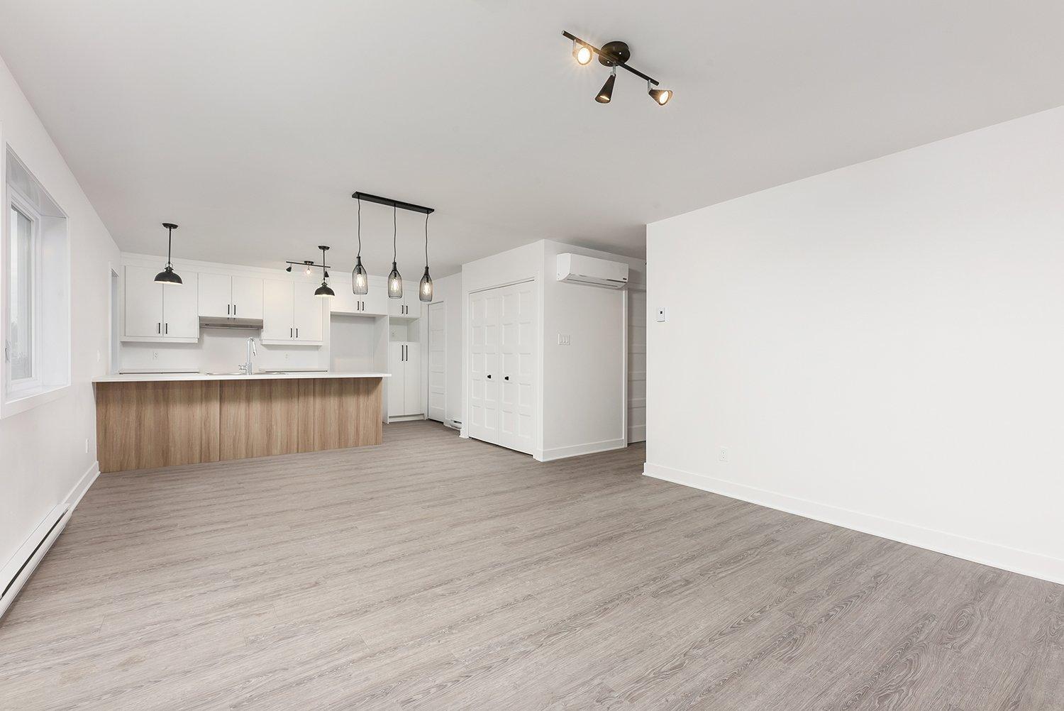 









1912


Rue Borden

, 7,
Ormstown,




QC
J0S1K0

