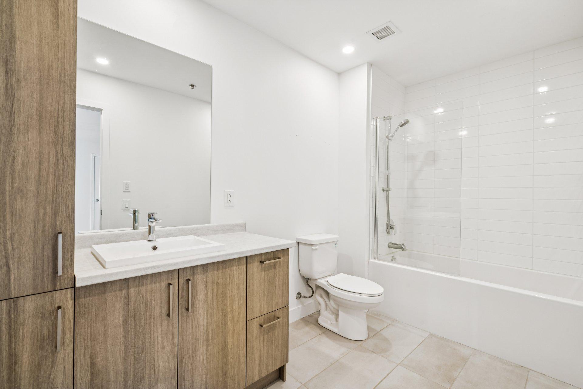 









50


Rue St-Louis

, 111,
Salaberry-de-Valleyfield,




QC
J6T1M6

