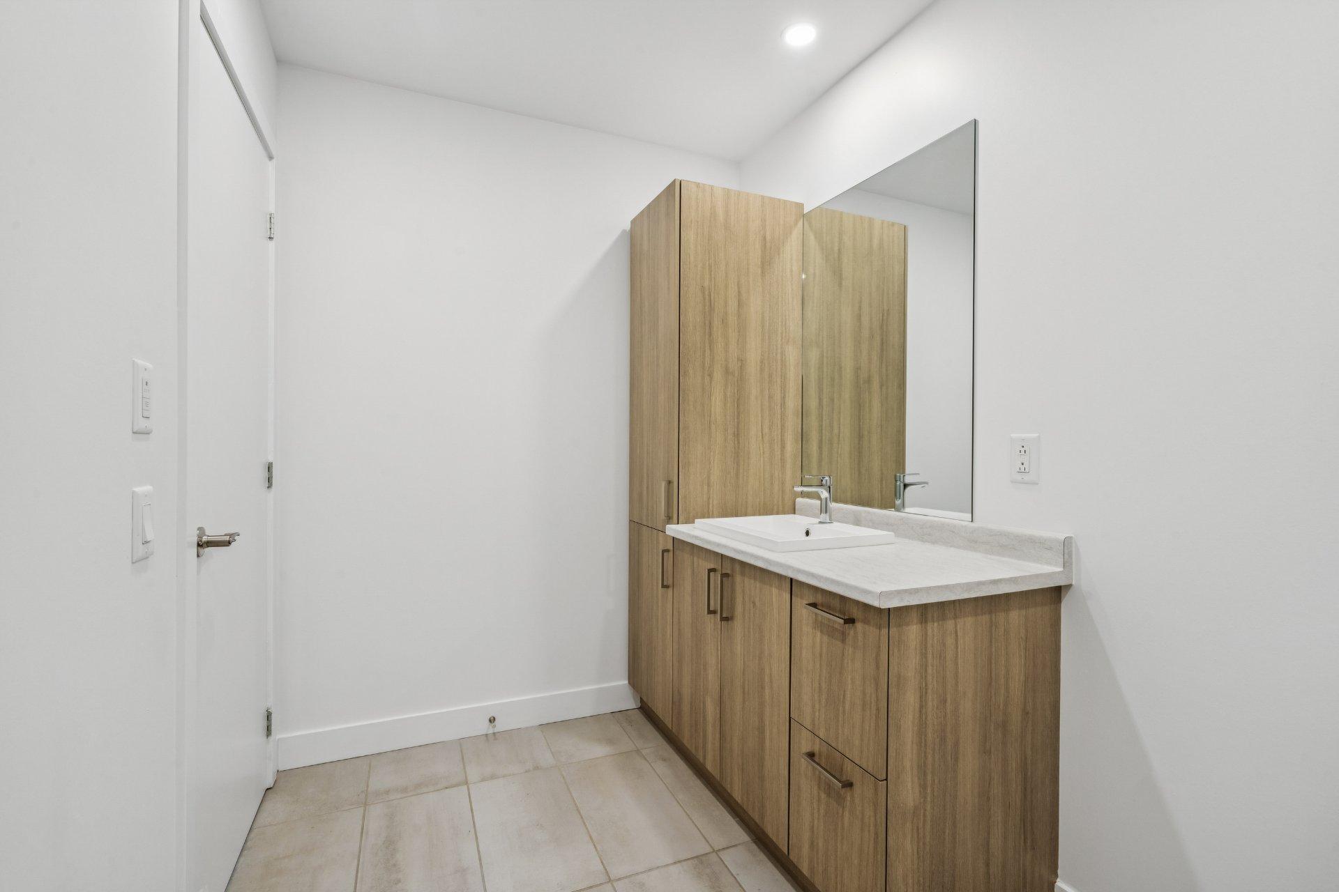 









50


Rue St-Louis

, 111,
Salaberry-de-Valleyfield,




QC
J6T1M6

