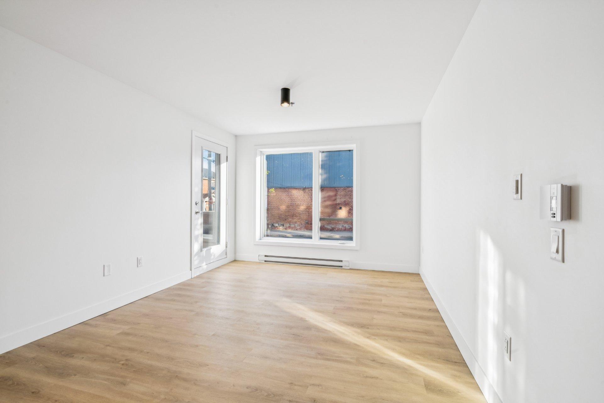 









50


Rue St-Louis

, 111,
Salaberry-de-Valleyfield,




QC
J6T1M6

