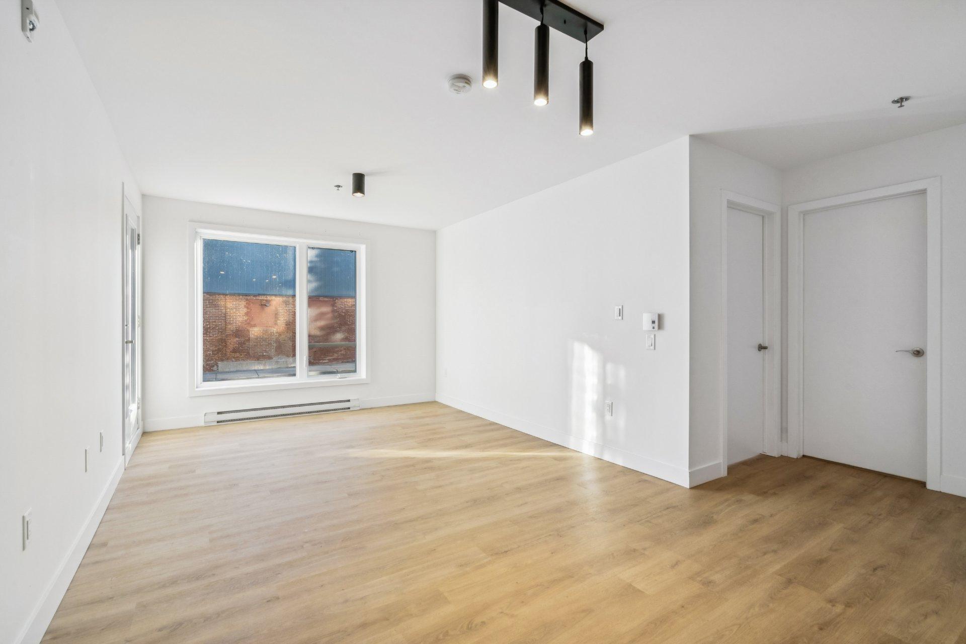 









50


Rue St-Louis

, 111,
Salaberry-de-Valleyfield,




QC
J6T1M6


