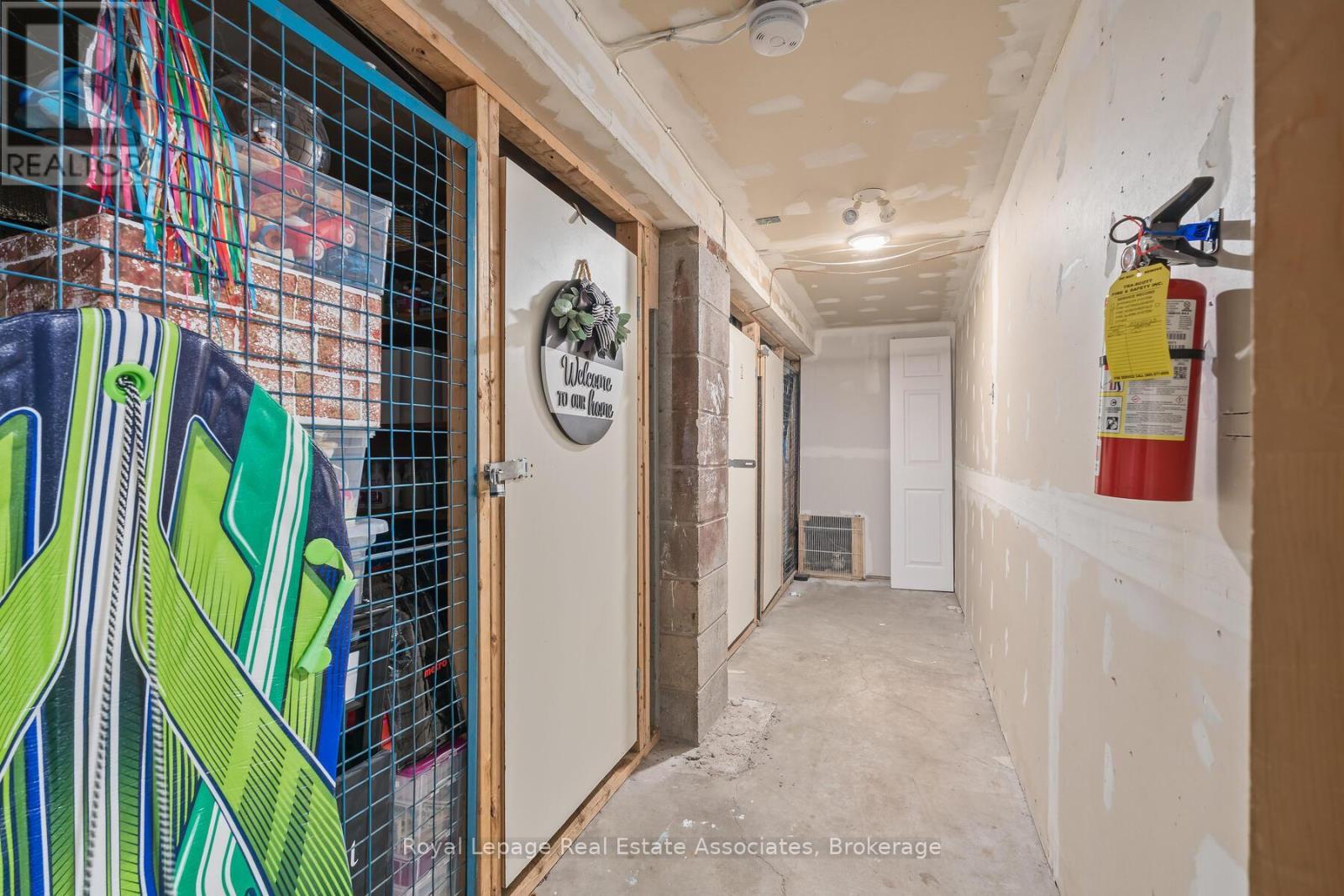 












17 ACADEMY ROAD

,
Halton Hills,




Ontario
L7G3N7

