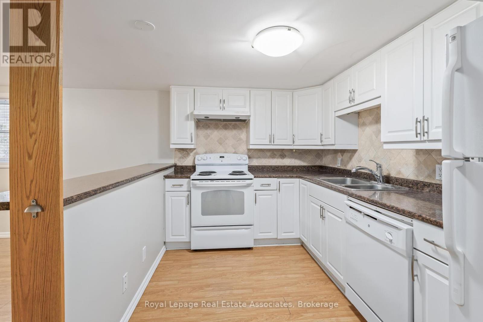 












17 ACADEMY ROAD

,
Halton Hills,




Ontario
L7G3N7

