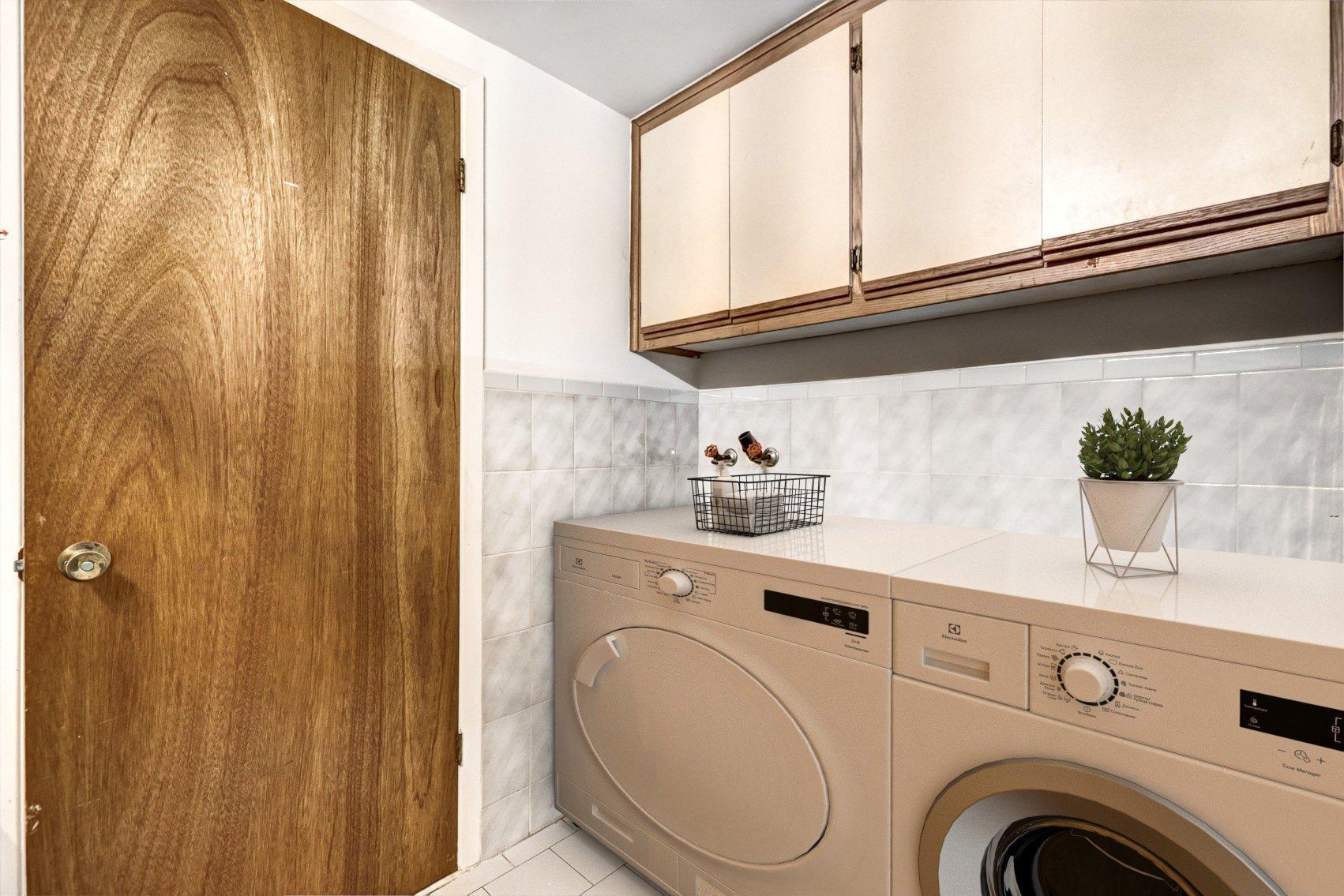 









2300


Av. Walkley

, 2,
Montréal (Côte-des-Neiges/Notre-Dame-de-Grâce),




QC
H4B2K1


