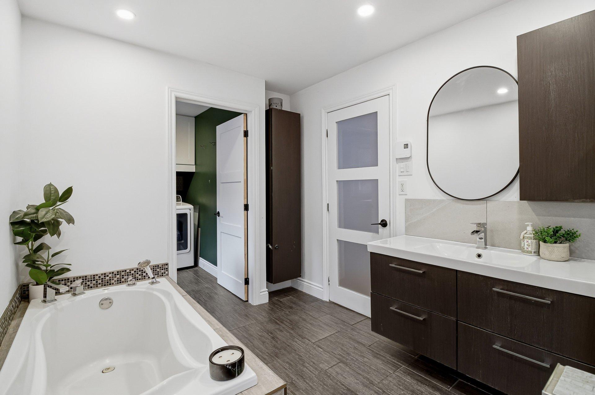 









36


Rue du Jardin Artcad

,
Granby,




QC
J2J0R5

