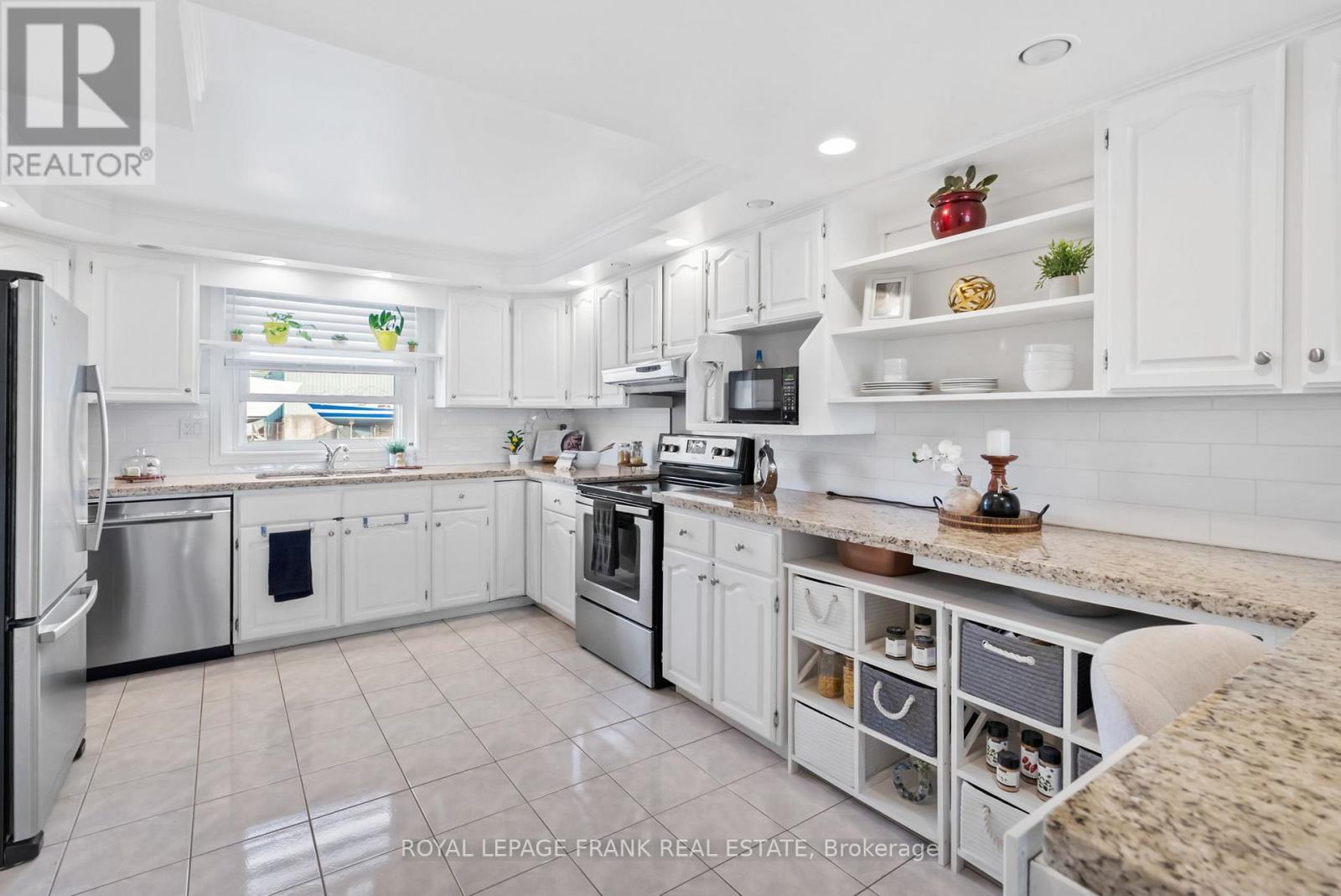 












15 - 120 PORT DARLINGTON ROAD

,
Clarington (Bowmanville),




Ontario
L1C3K3

