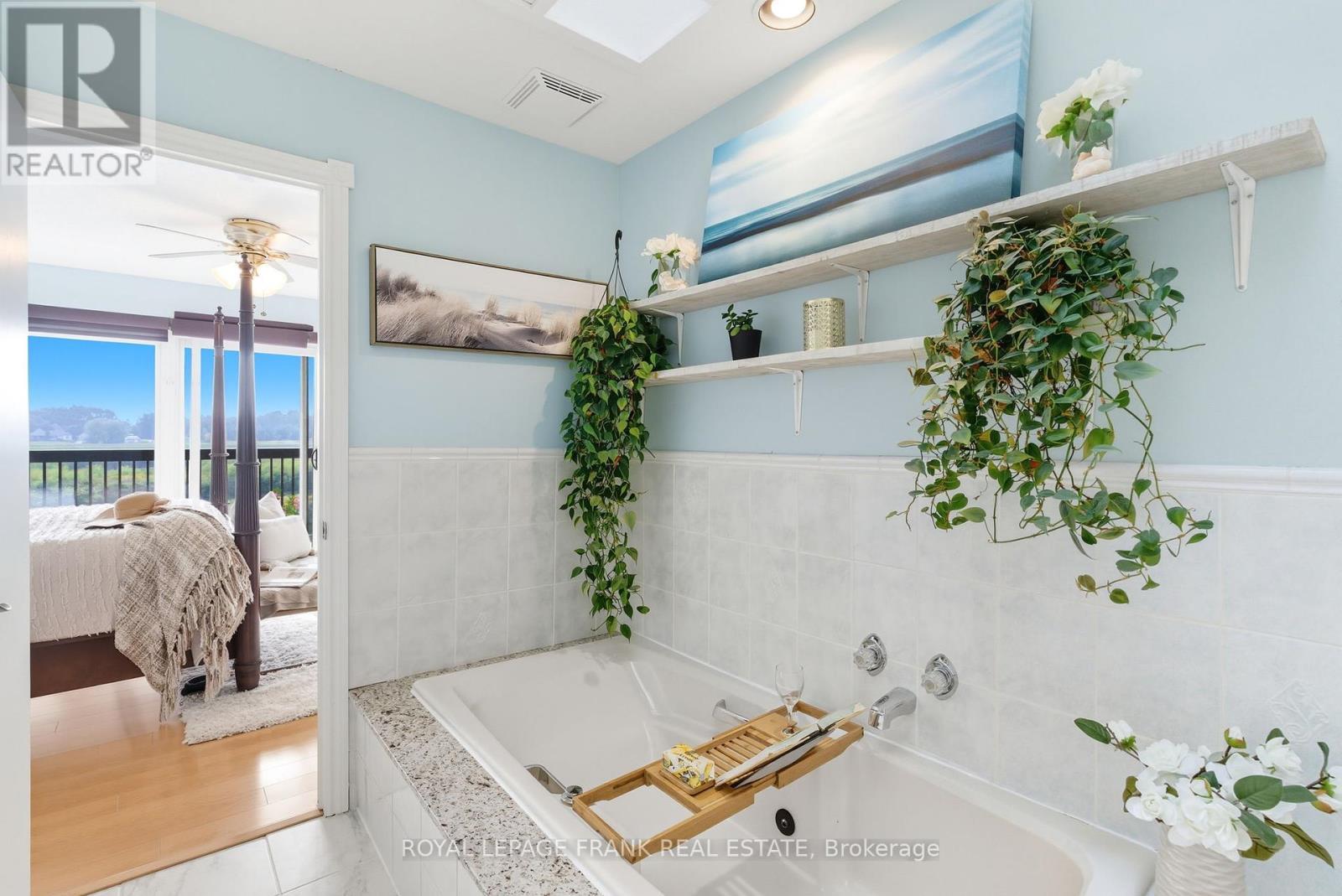 












15 - 120 PORT DARLINGTON ROAD

,
Clarington (Bowmanville),




Ontario
L1C3K3


