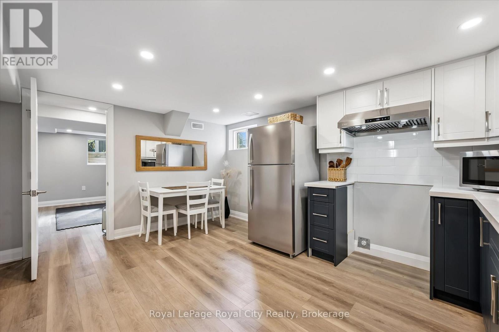 












20 HIGHVIEW PLACE

,
Guelph (Exhibition Park),




Ontario
N1H1M7

