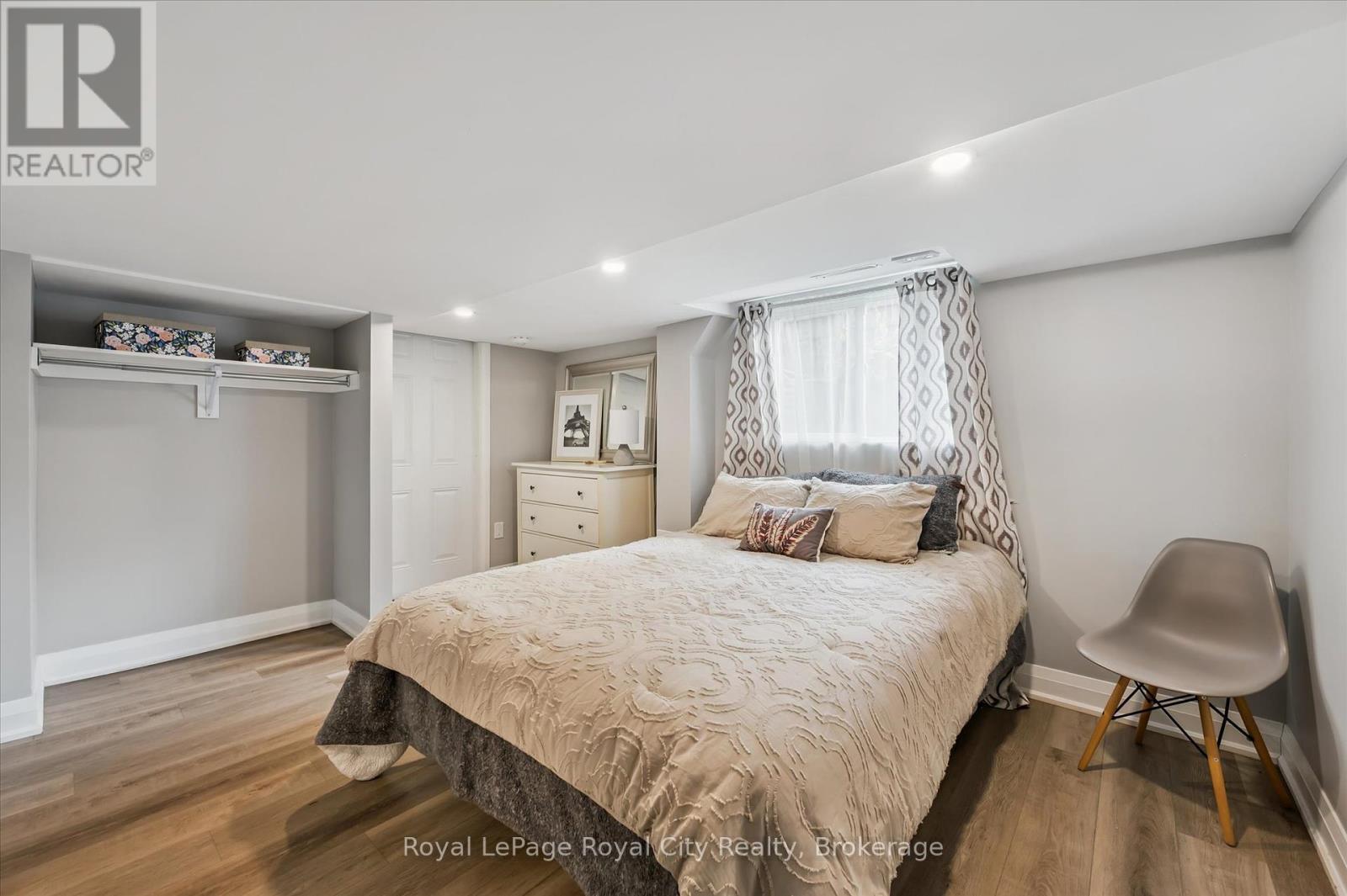 












20 HIGHVIEW PLACE

,
Guelph (Exhibition Park),




Ontario
N1H1M7

